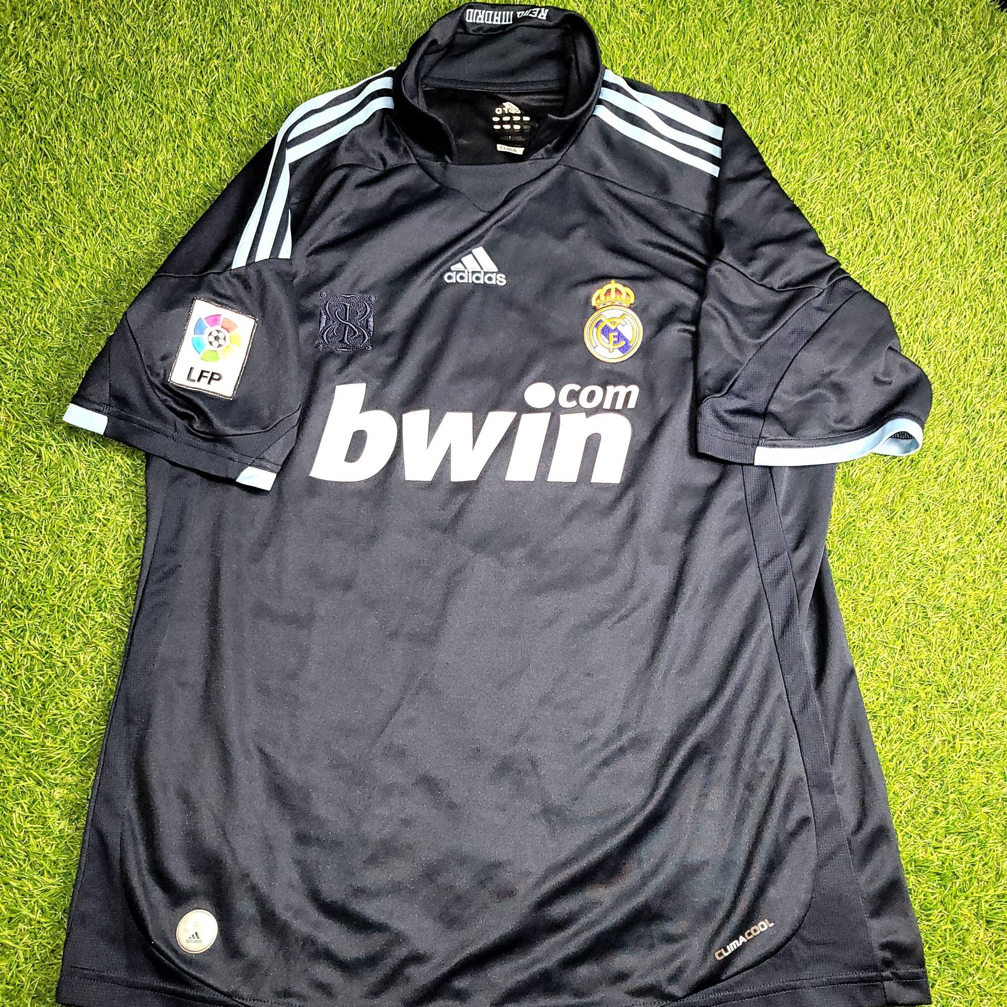 Adidas Kaka Real Madrid 2009 2010 DEBUT Soccer Jersey L SKU# E84339 Size US L / EU 52-54 / 3 - 2 Thumbnail
