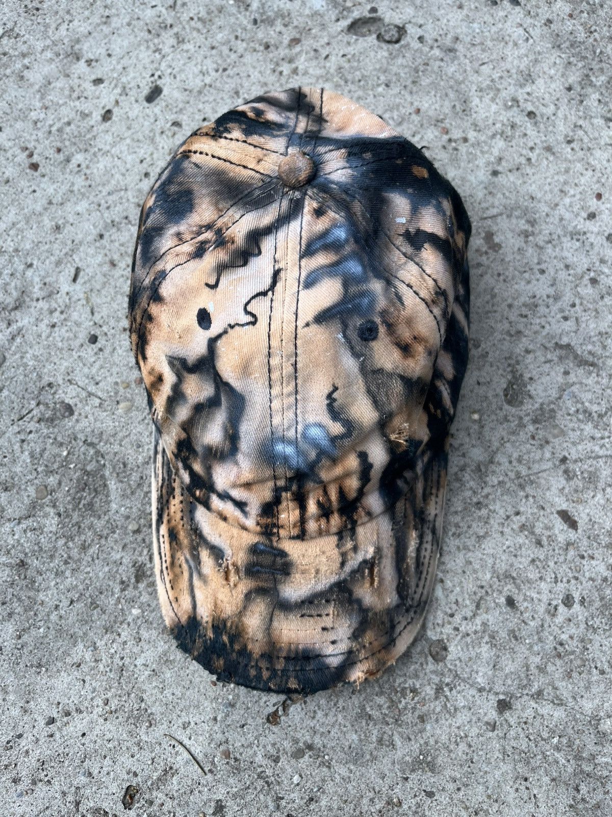 Japanese Brand Custom 1/1 Dad Cap Gull Color Bleach and airbrush Size ONE SIZE - 6 Thumbnail