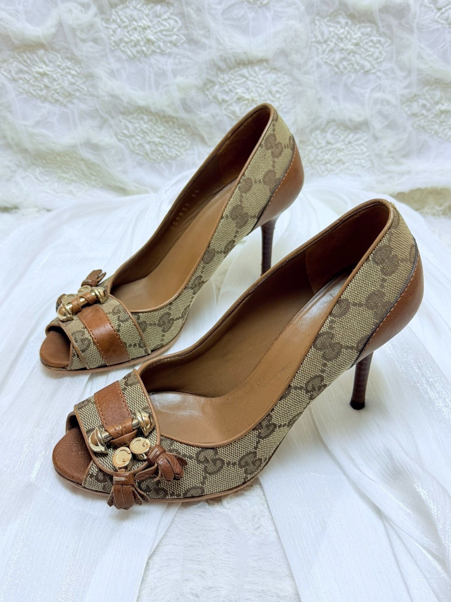 Gucci Gucci Gold Lowtop Sneakers us_5 Women Size US 5 / IT 35 - 1 Thumbnail