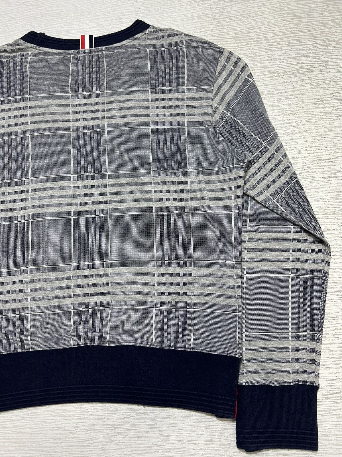 Thom Browne Thom Browne - 4 Bar Tartan Plaid Crewneck Sweatshirt Size M / US 6-8 / IT 42-44 - 11 Thumbnail