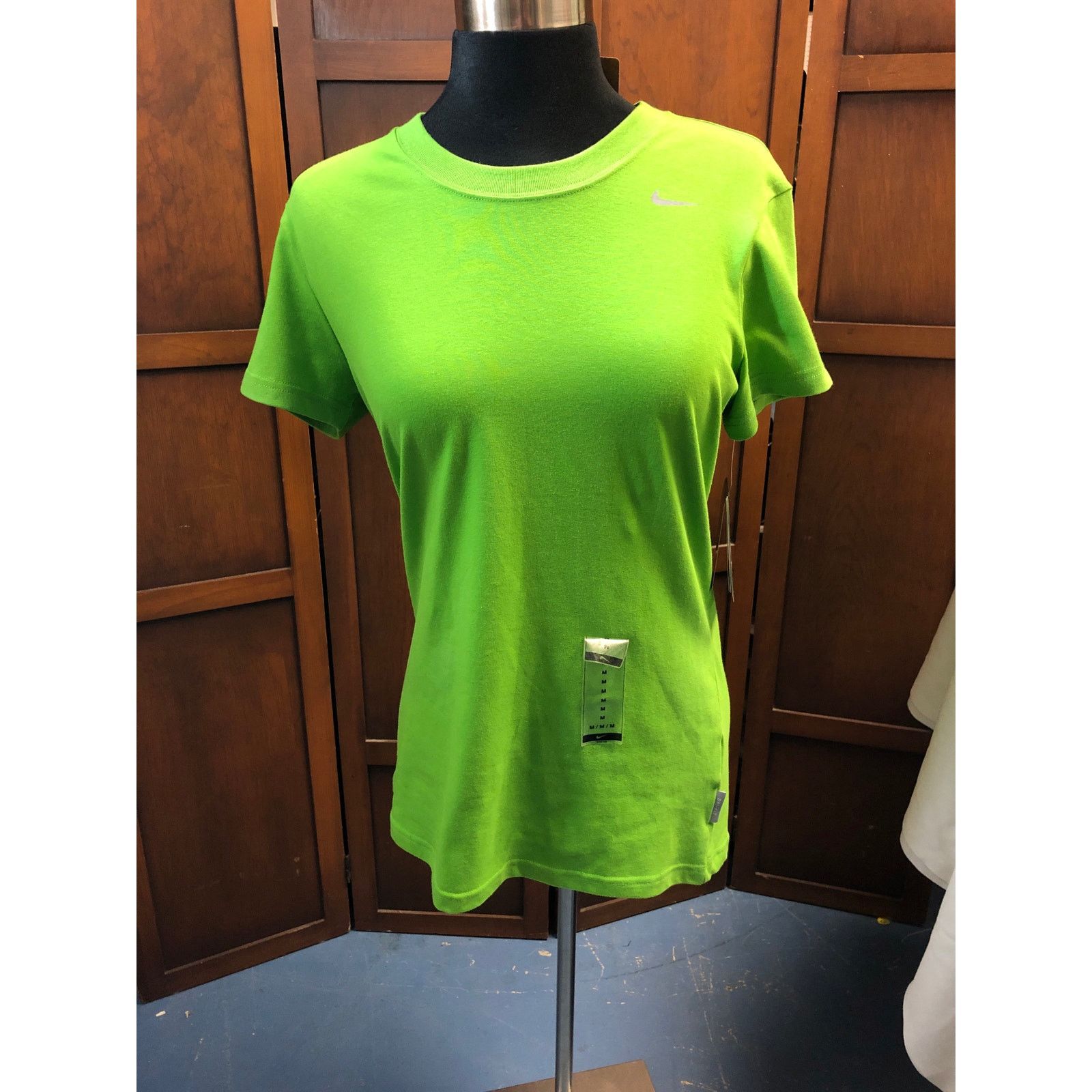 Nike womans nike dri fit short sleeve shirt Size US M / EU 48-50 / 2 - 1 Thumbnail