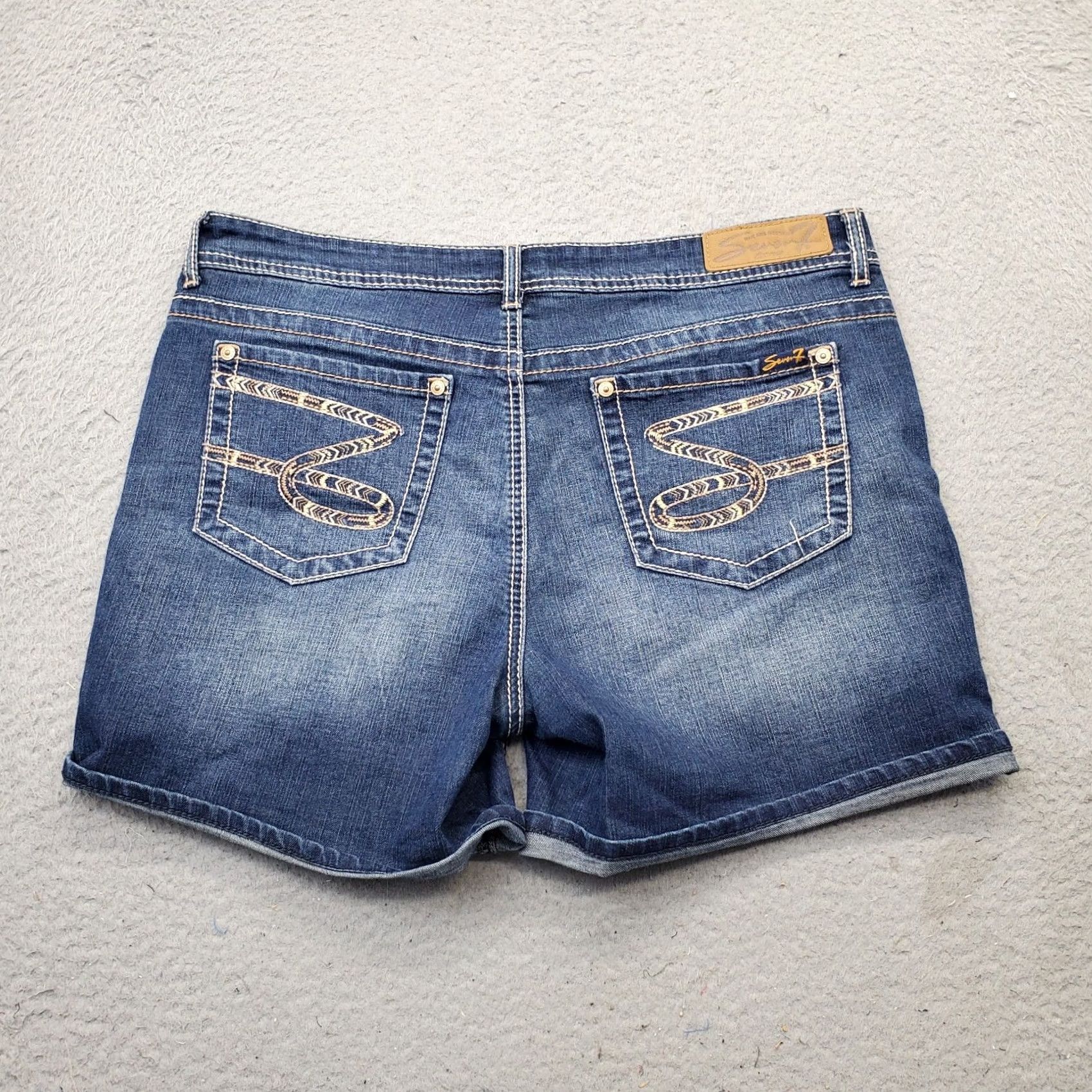 Vintage Seven7 Whiskered Shorts Womens 14 Blue Denim Cotton Arcuate Pocket Cuffed Hem Shirt Size 36" / US 14 / IT 50 - 2 Thumbnail