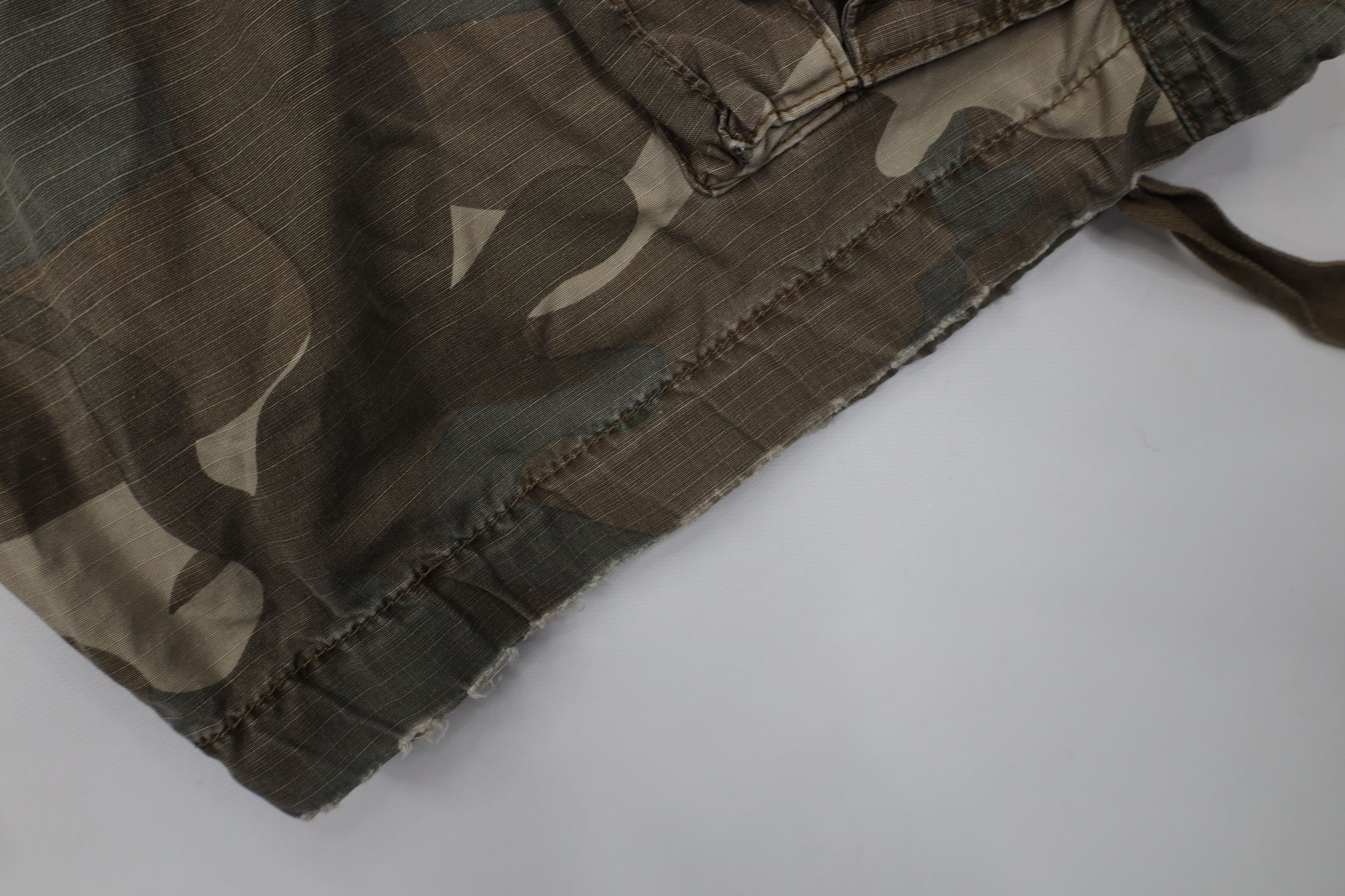 Aeropostale Vintage Y2K Aeropostale Ripstop Camouflage Cargo Shorts Size US 34 / EU 50 - 6 Thumbnail