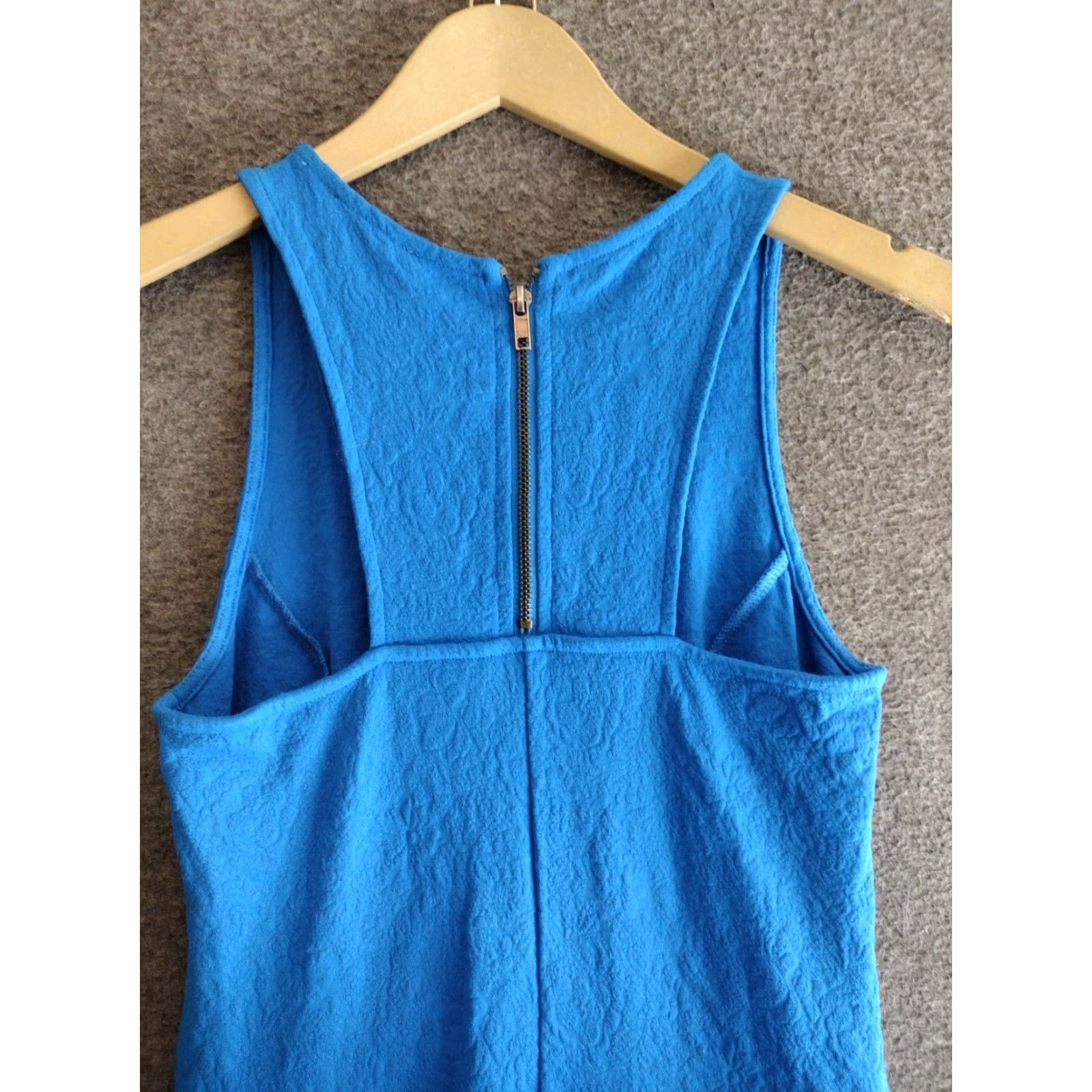 Jessica Simpson Jessica Simpson Dress Womens Sleeveless Scoop Neck Fit Flar XS Blue - Casual Solid Zipper Dress - 66% Viscose 30% Nylon 4% Elastane - Designer Womens Size XS / US 0-2 / IT 36-38 - 6 Thumbnail