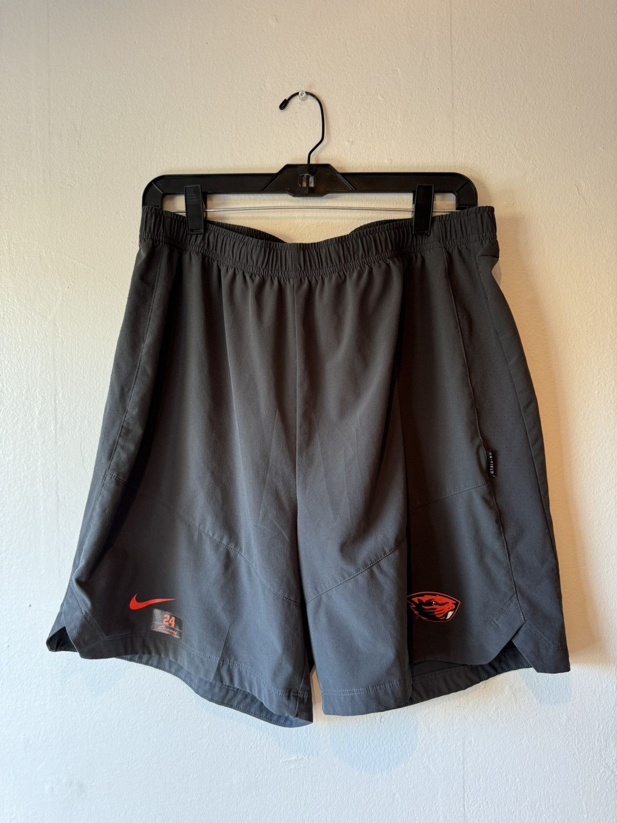 Nike Nike Oregon State Beavers Player Issued #24 Shorts sz Large Size US 39 - 1 Thumbnail