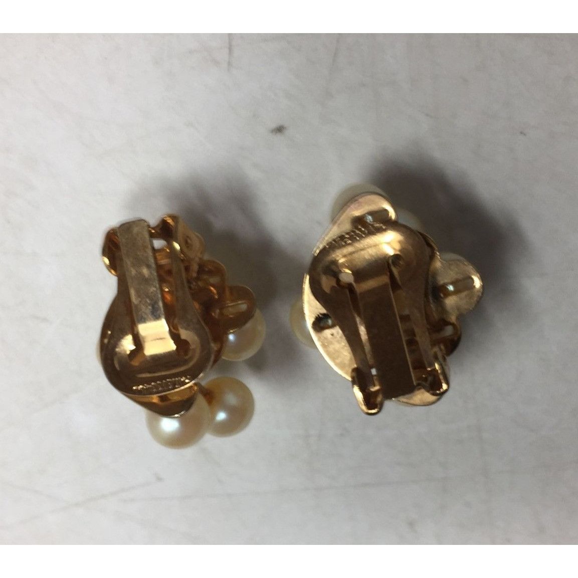 Other Women's Gold Tone Cluster Clip on Earrings with Faux Pearls Size ONE SIZE - 5 Thumbnail