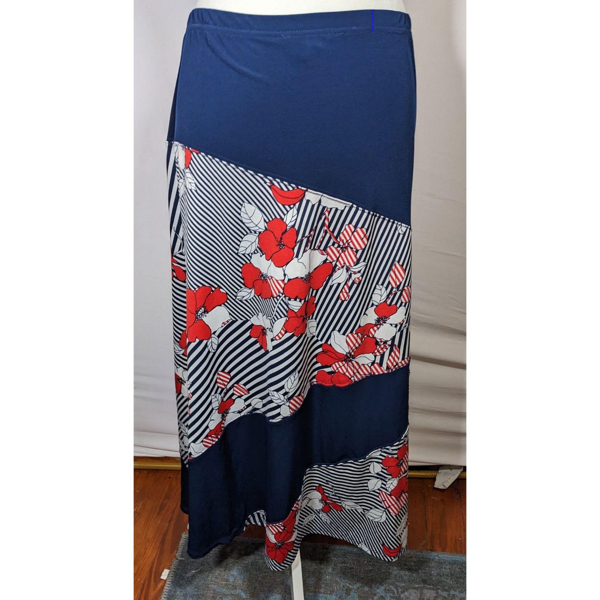 Other N Touch Floral Red White And Blue Maxi Skirt Size 28" / US 6 / IT 42 - 7 Thumbnail