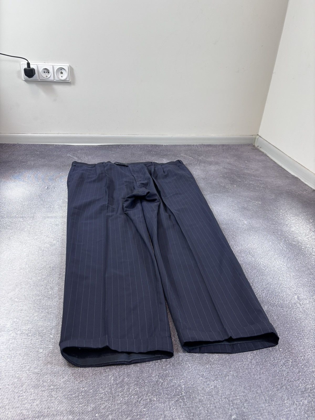 Holland & Sherry Holland & Sherry Men’s 2-Piece Navy Blue Pinstripe Wool Suit Size 52R - 17 Thumbnail