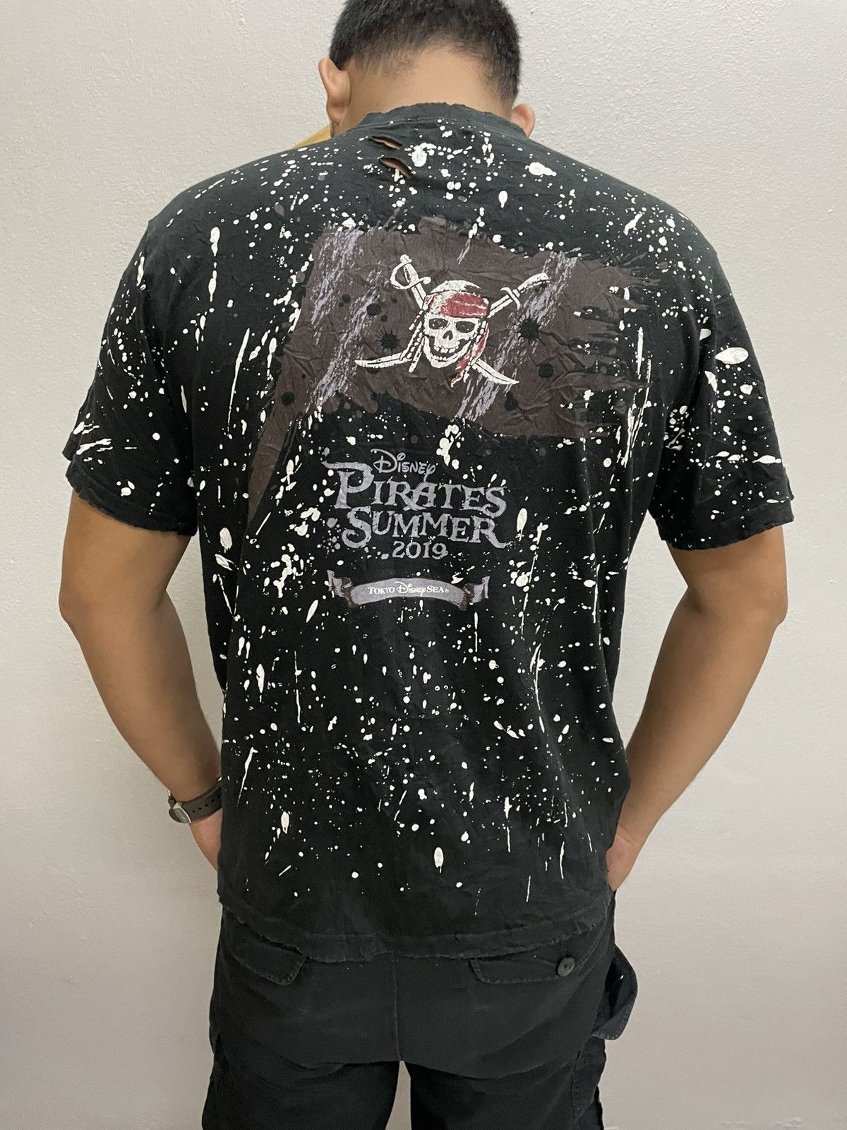 Disney Pirates Summer tokyo disney resort distressed Tshirt Size US S / EU 44-46 / 1 - 4 Thumbnail