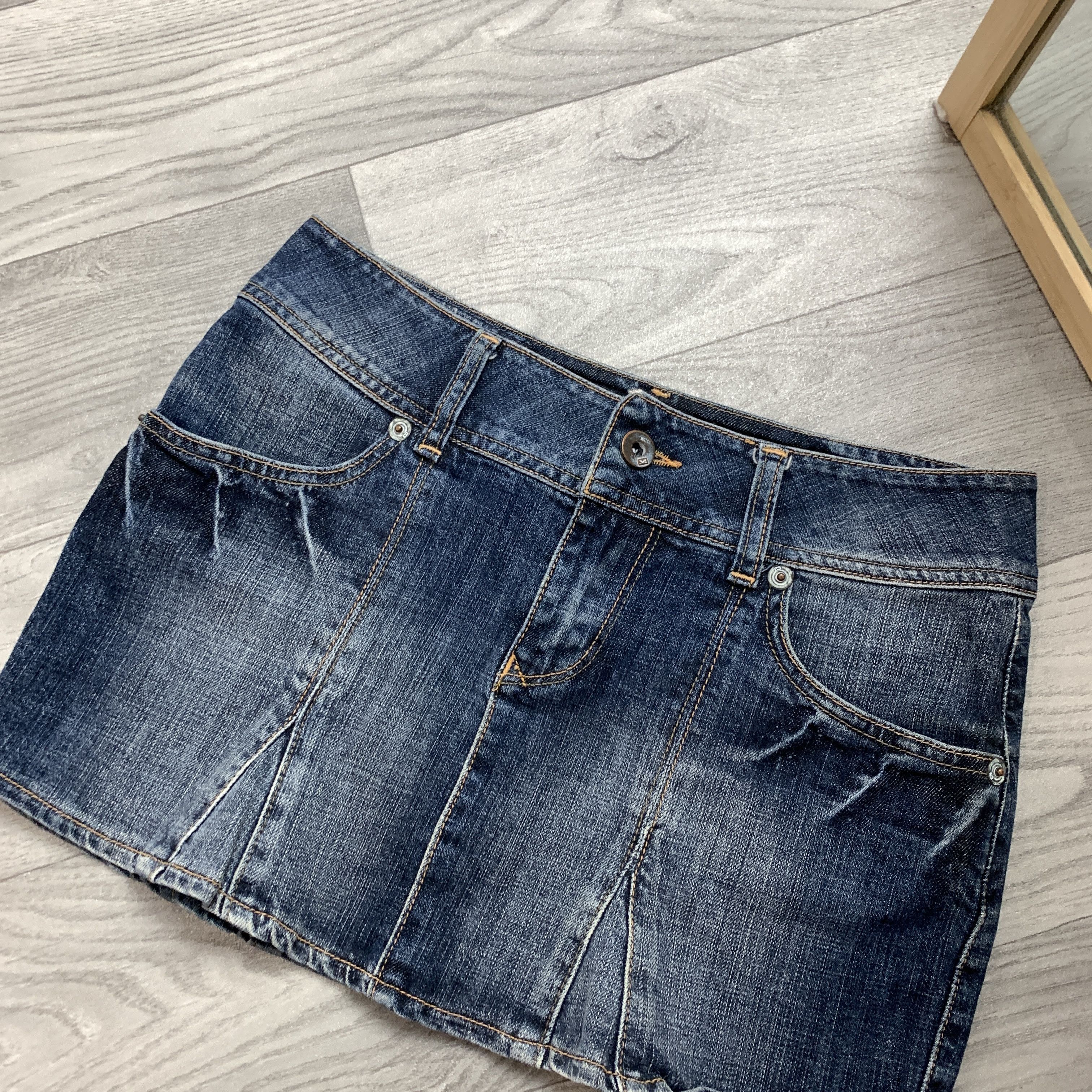 Japanese Brand Vintage Y2K Faded Avantgarde Denim Blue Low Rise Mini Skirt Size 26" / US 2 / IT 38 - 5 Thumbnail