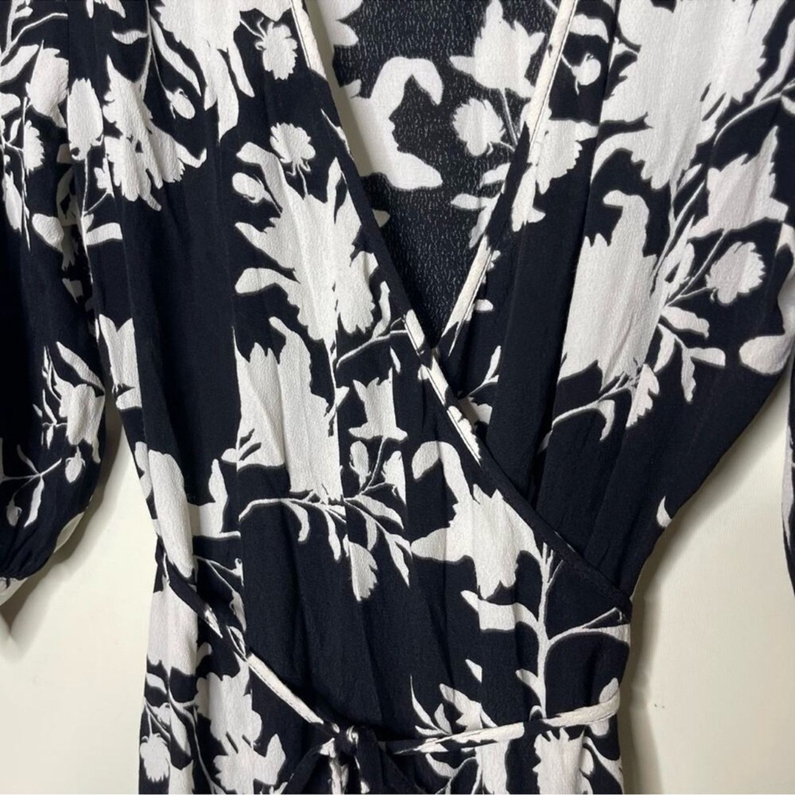 Other JOHANNA ORTIZ H&M BLACK & WHITE ORCHID FLORAL WRAP DRESS Size XL / US 12-14 / IT 48-50 - 8 Thumbnail