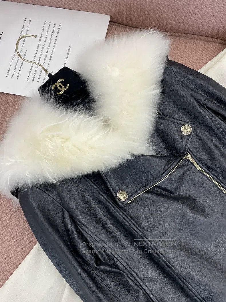 Chanel Chanel Hamburg Series Black Fur Collar Leather Jacket Size XXS / US 00 / IT 34 - 2 Thumbnail
