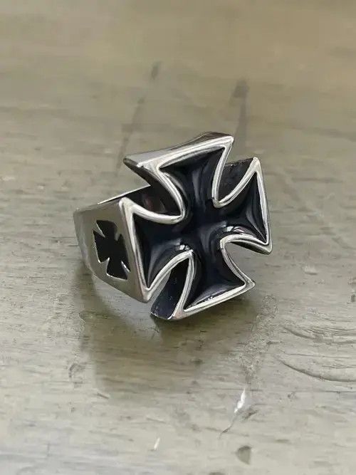 Avant Garde x Jewelry Gothic Cross Punk Ring in Silver, Men's