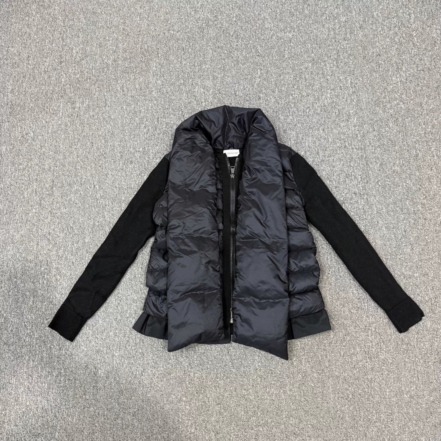 Moncler Moncler light down jacket blk/gray colorblock XS 99N Size XS / US 0-2 / IT 36-38 - 1 Thumbnail