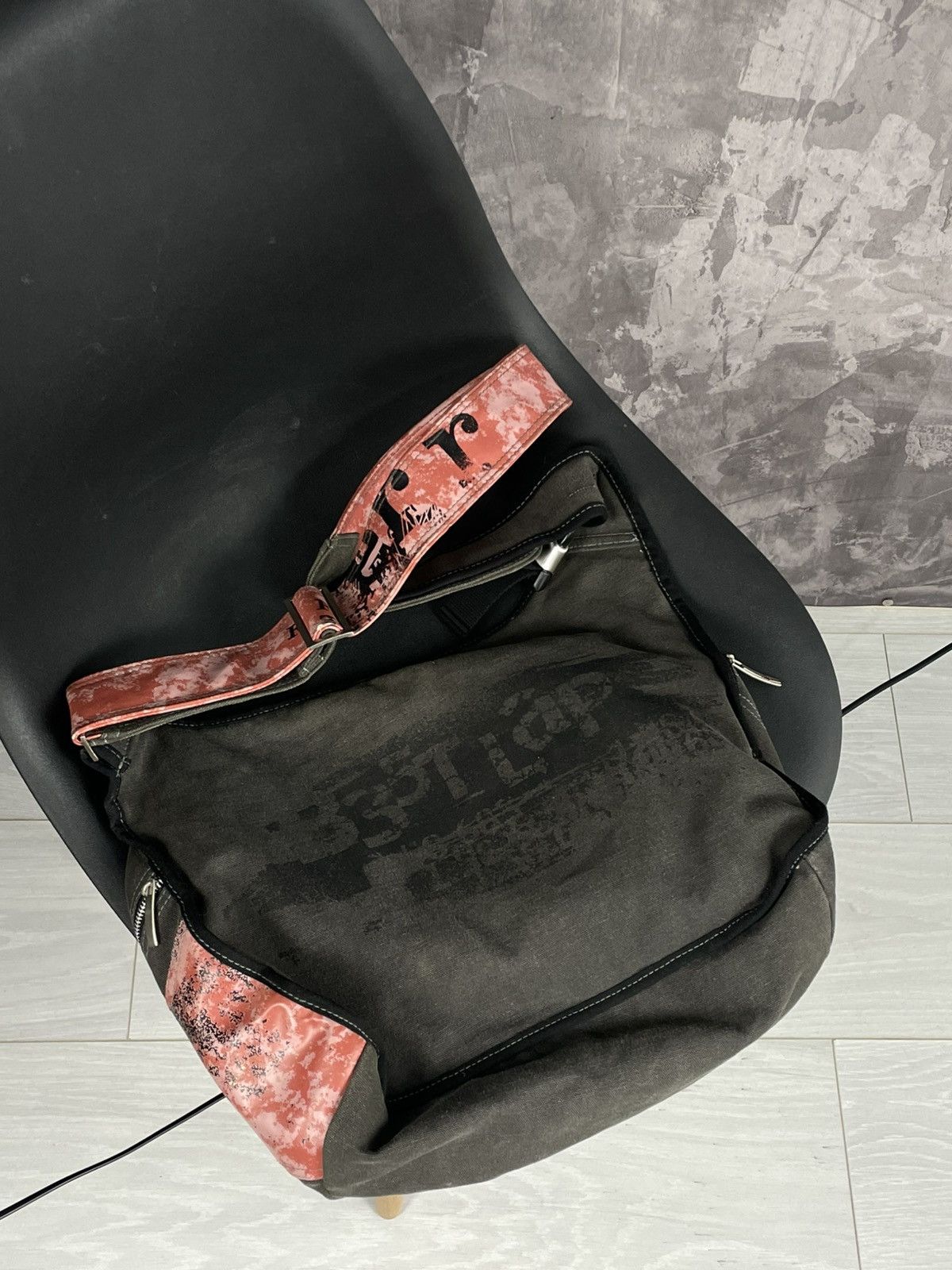 Japanese Brand × Le Grande Bleu (L.G.B.) × Marlboro Vintage Marlboro Y2K Zip sling bag Crossbody Archive Size ONE SIZE - 7 Thumbnail