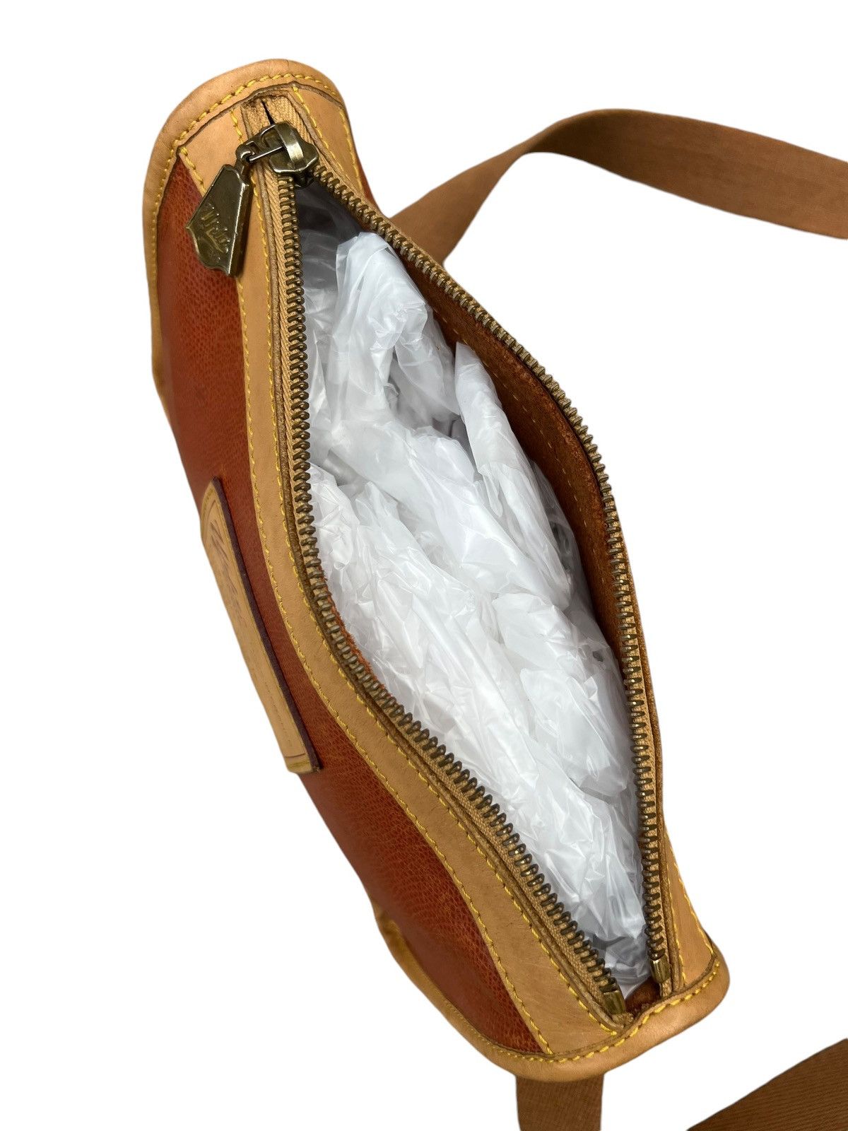 Leather Vintage 90s Upla Paris Scratches Patina Leather Sling Bag Size ONE SIZE - 23 Thumbnail
