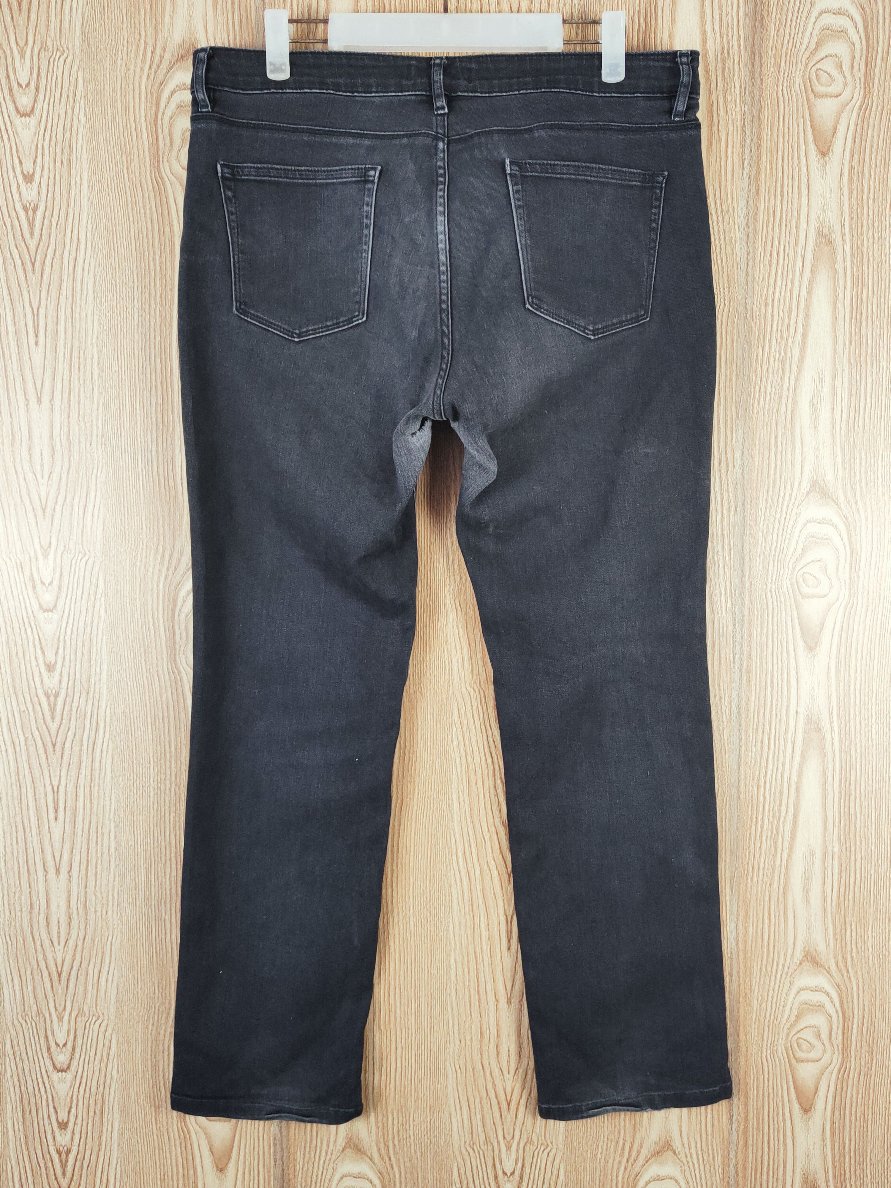 Japanese Brand Uniqlo Black Distressed Ripped Jeans #W073 Size US 31 - 8 Thumbnail