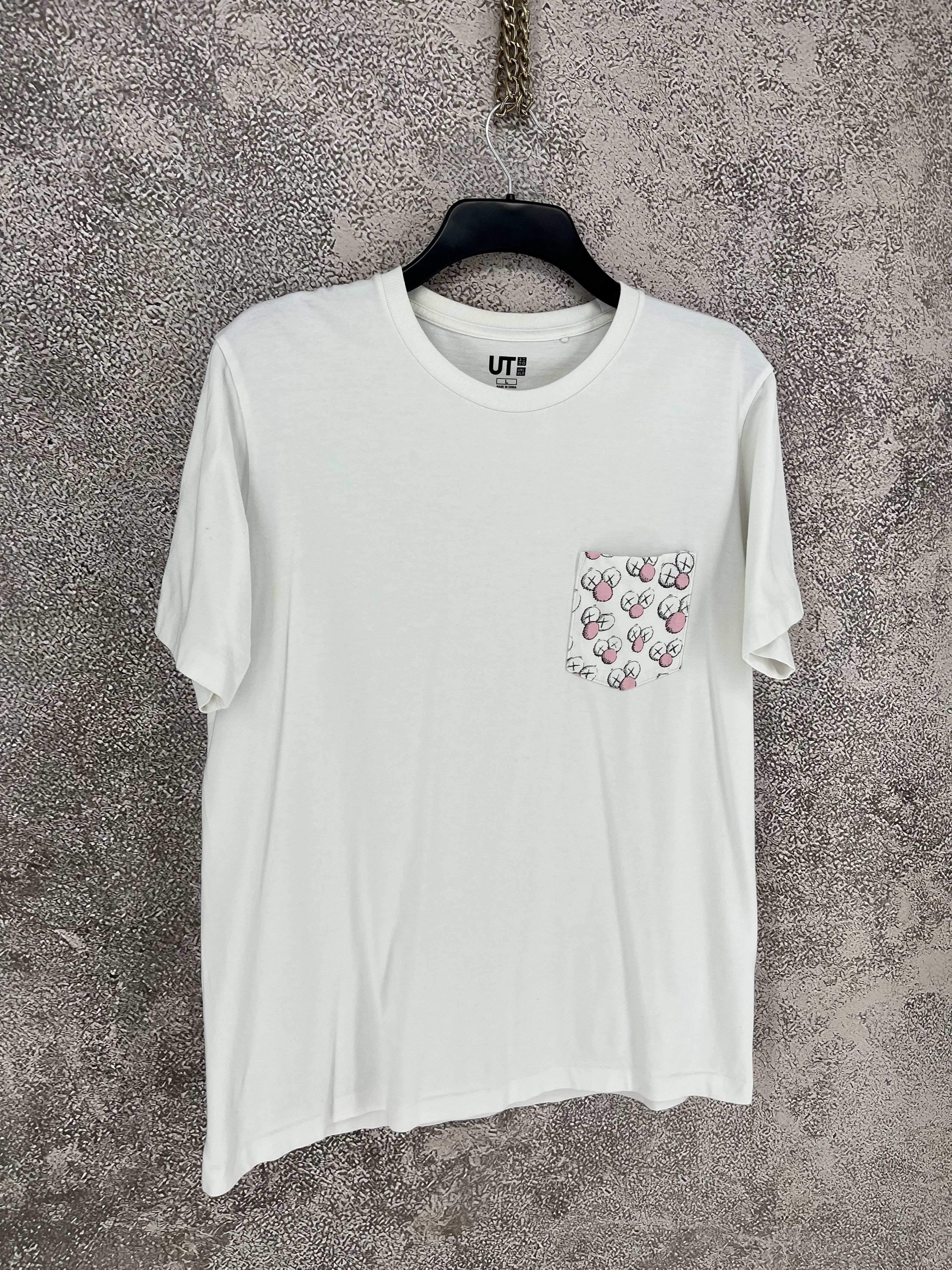 Uniqlo Mens T-Shirt Uniqlo x Kaws Big Print Size L Size US L / EU 52-54 / 3 - 2 Thumbnail