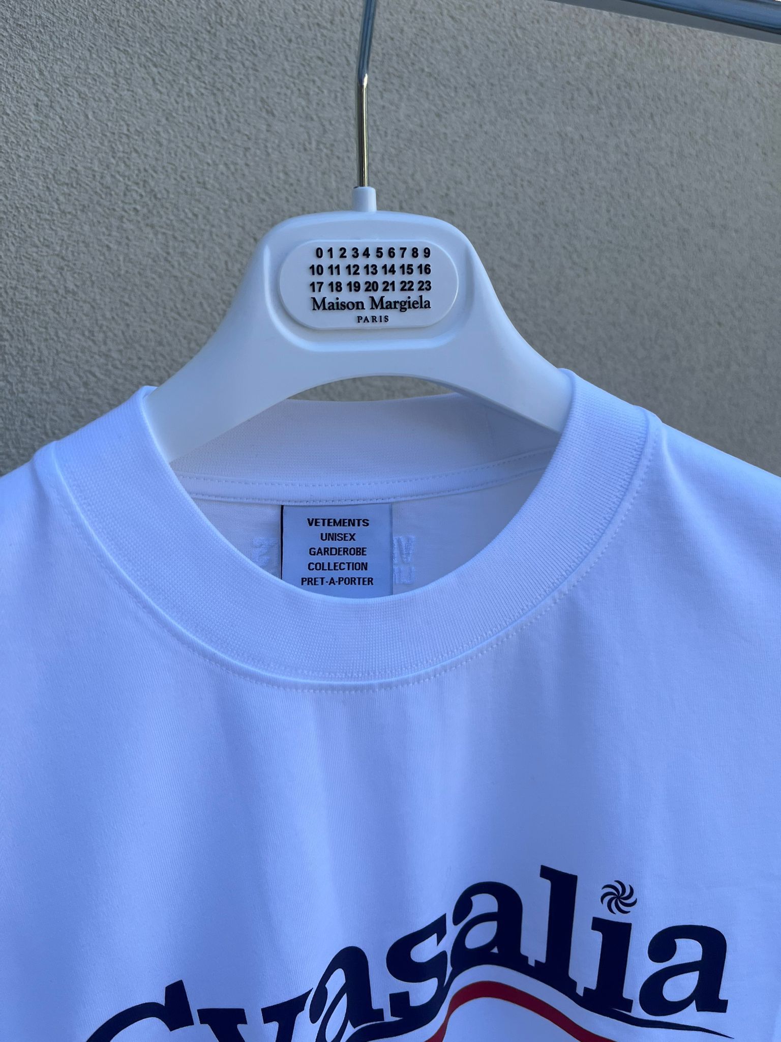 Vetements Gvasalia For Vetements Logo T-Shirt in White Size US M / EU 48-50 / 2 - 2 Thumbnail