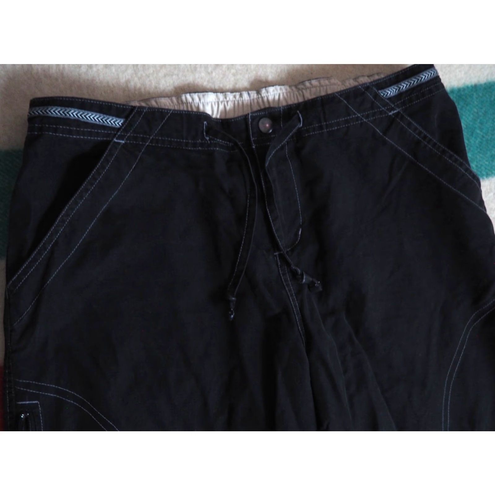 Vintage VINTAGE Kuhl Black Nylon Cargo Pants Womens 29W 29" 30" Outdoor Hiking Baggy Straight Capri Nature 2000s Y2k Shirt? Size 29" - 4 Thumbnail