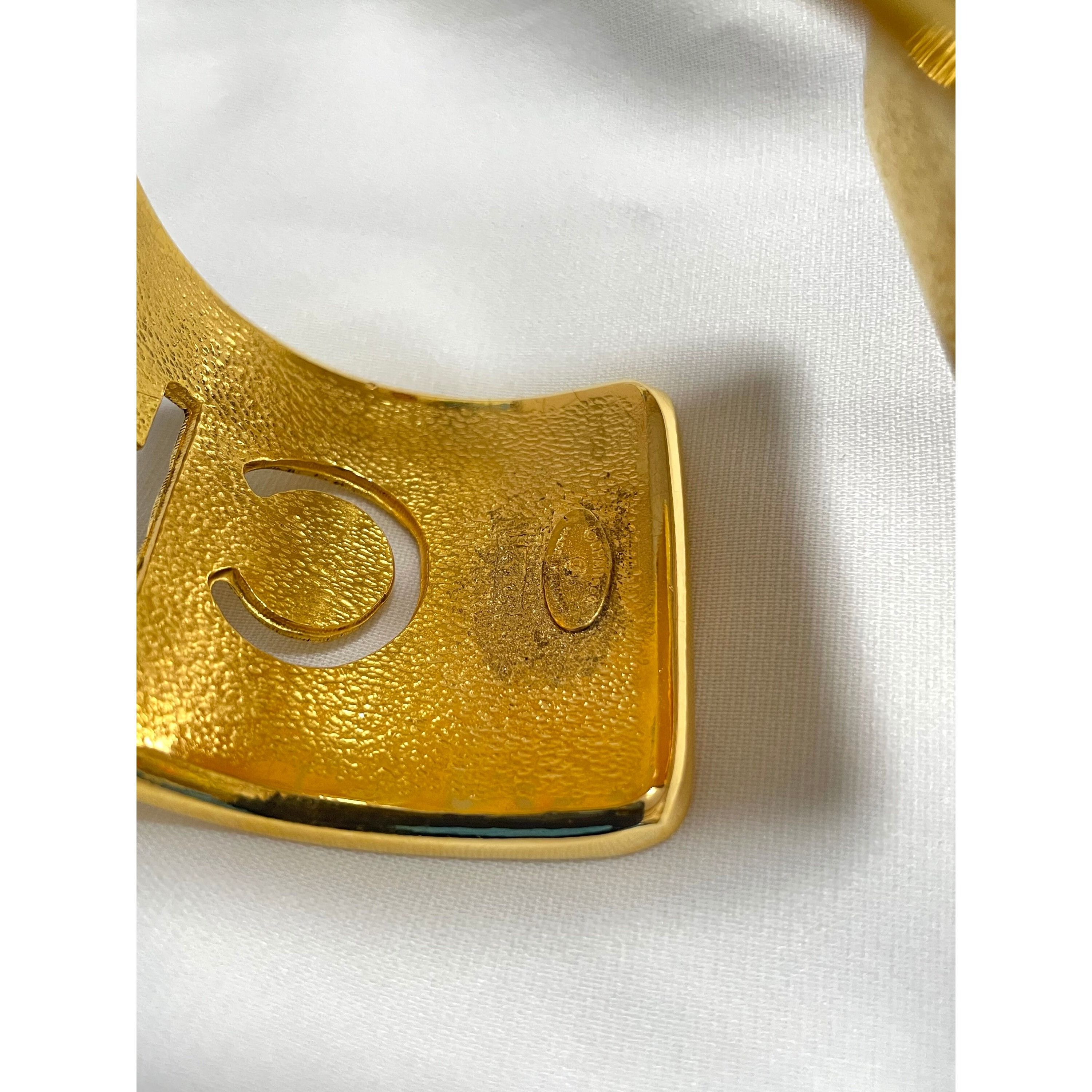 Chanel Vintage Chanel cutout logo bangle with matelasse design. Size ONE SIZE - 9 Thumbnail