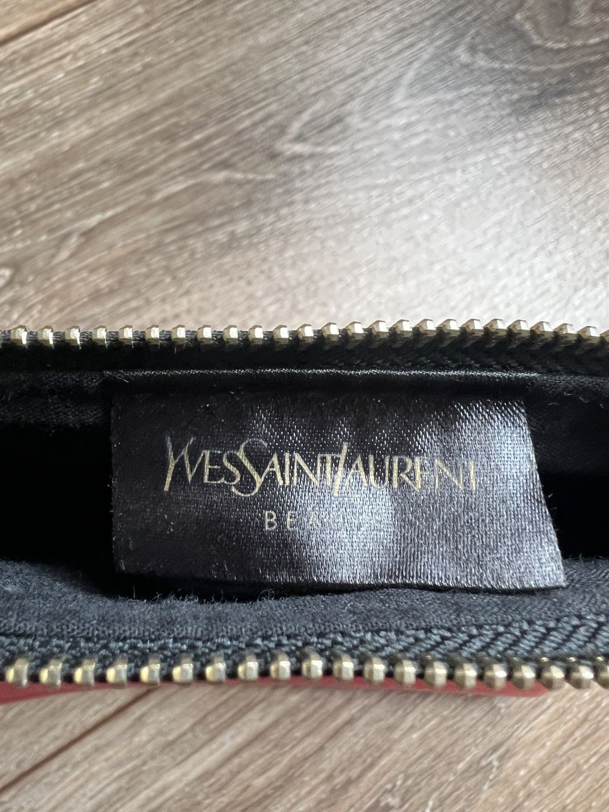 Vintage × Yves Saint Laurent Yves Saint Laurent Hot Red Makeup Bag With Zipper Size ONE SIZE - 4 Thumbnail