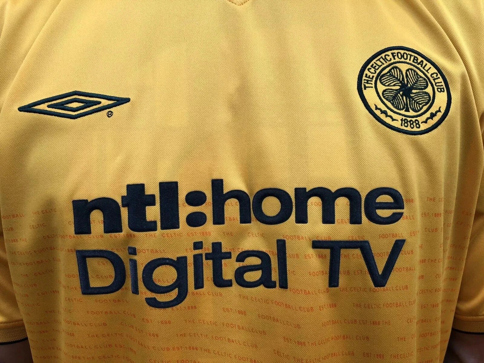 Umbro VINTAGE CELTIC 2002 2003 AWAY FOOTBALL JERSEY SOCCER SHIRT Size US XL / EU 56 / 4 - 5 Thumbnail