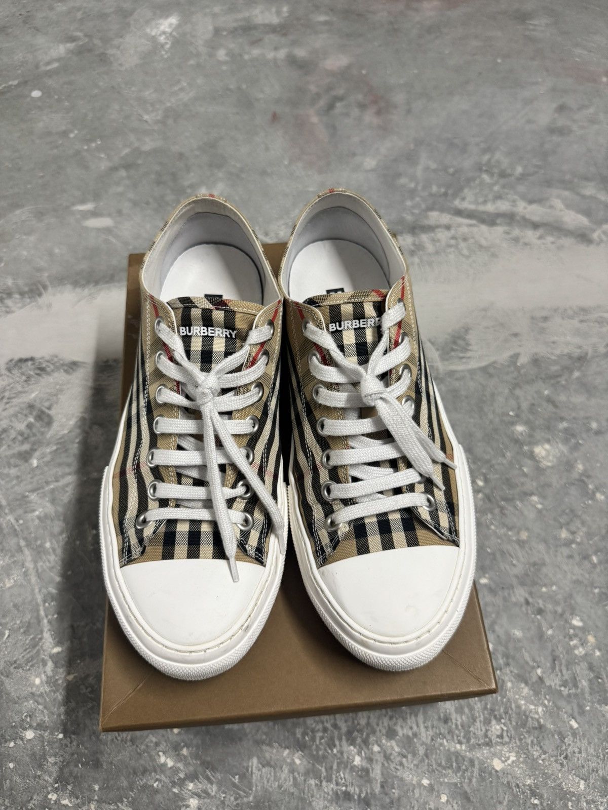 Burberry Burberry Beige Check Sneakers Size US 11 / EU 44 - 1 Thumbnail