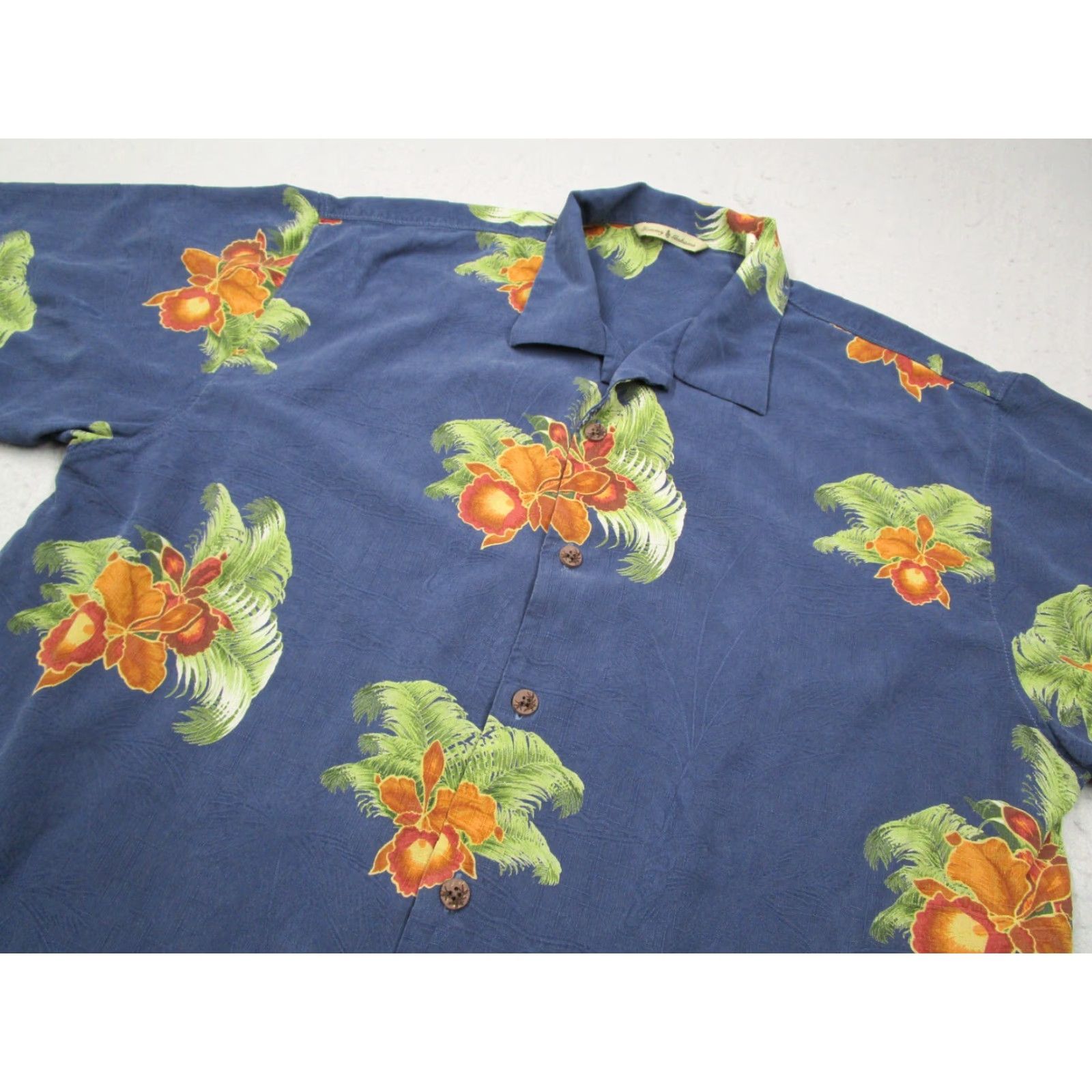 Tommy Bahama VINTAGE Tommy Bahama Shirt Men Large Blue Silk Hawaiian Floral Short Sleeve Casual Beach 2010s Size US L / EU 52-54 / 3 - 2 Thumbnail