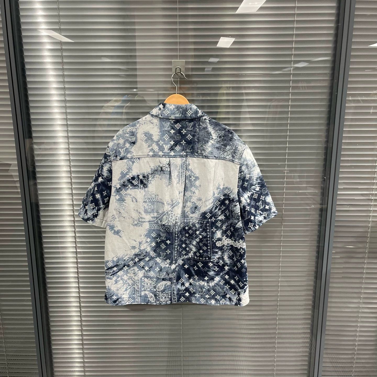 Louis Vuitton Blue Short Sleeve Patterned Shirt Size US L / EU 52-54 / 3 - 1 Thumbnail