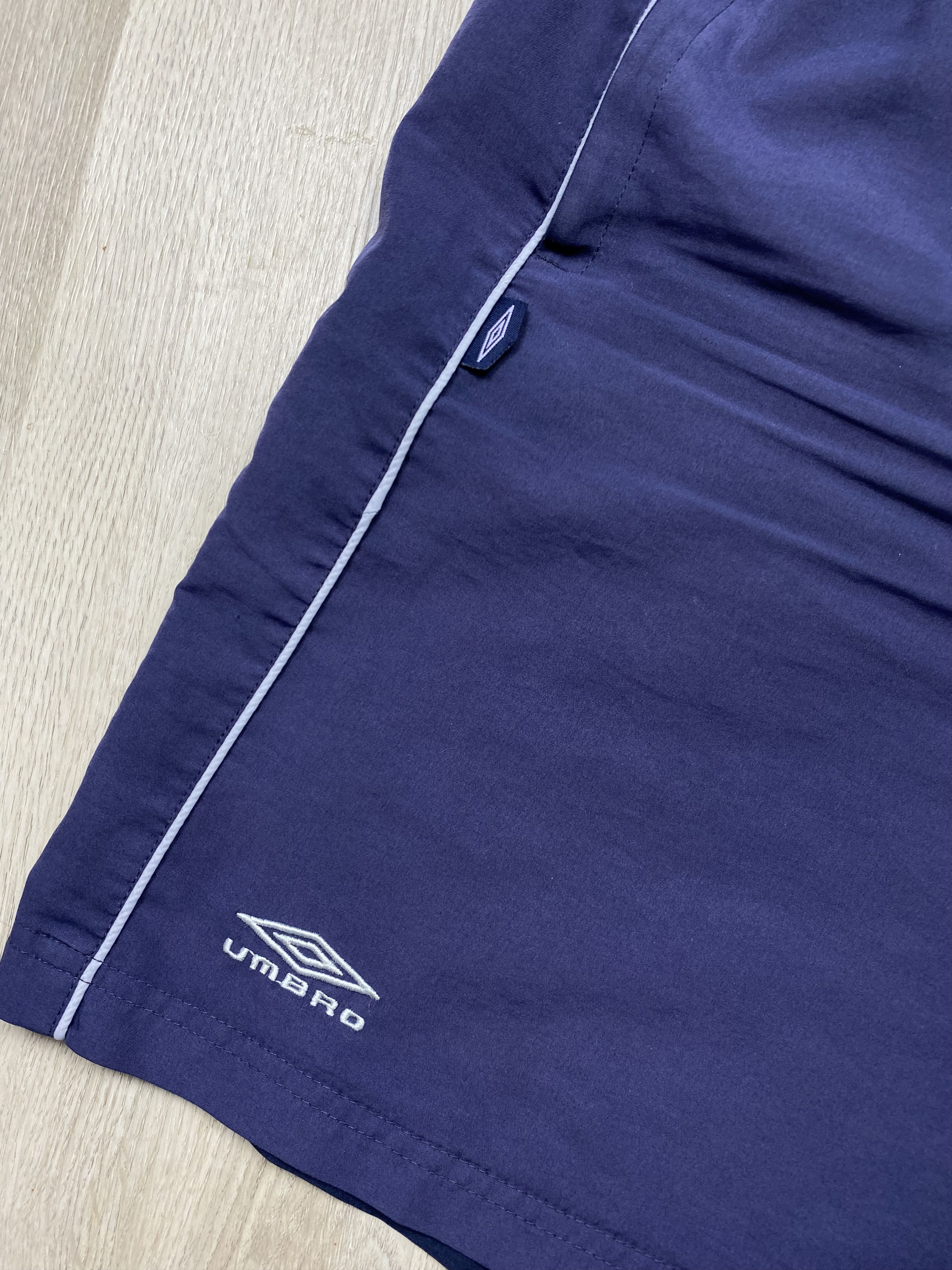 Umbro Umbro Vintage Mens Nylon Shorts Y2K Size US 32 / EU 48 - 3 Thumbnail
