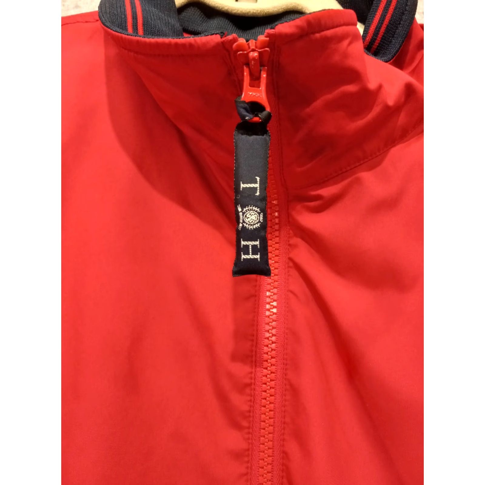 Tommy Hilfiger VINTAGE Tommy Hilfiger Men's L Windbreaker Jacket Red Polyester Golf 90s Size US L / EU 52-54 / 3 - 2 Thumbnail