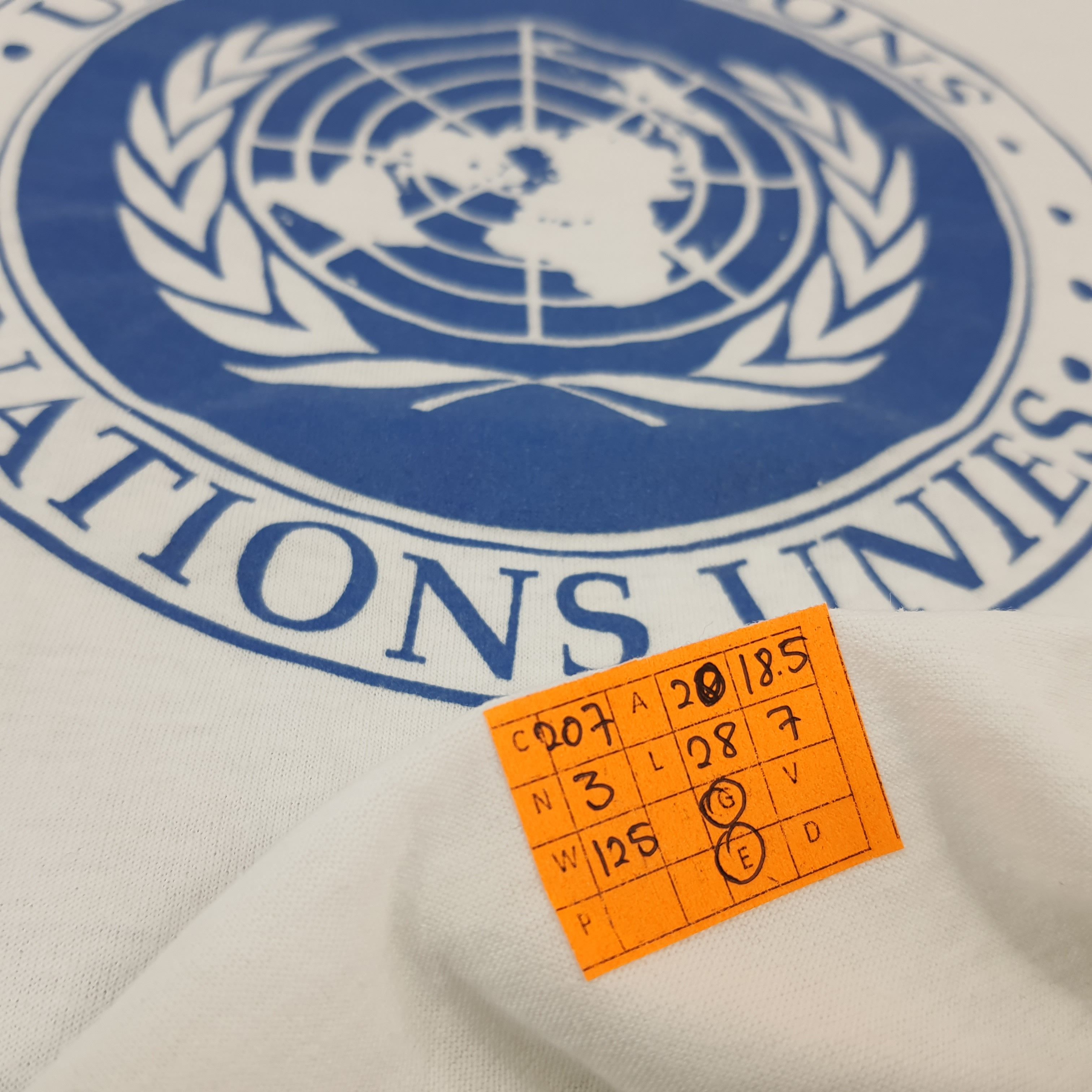 Vintage Vintage United Nations United Unies Tshirt Size US M / EU 48-50 / 2 - 6 Thumbnail