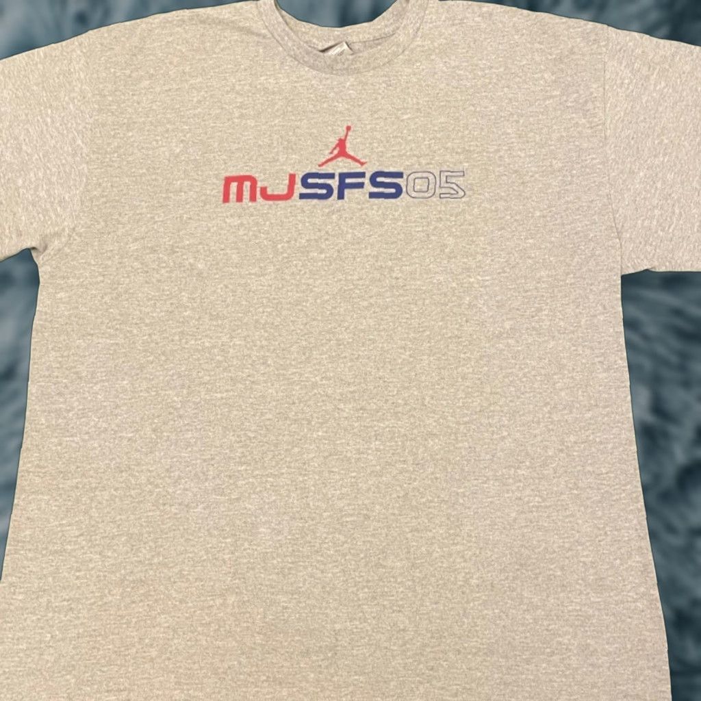 Nike VINTAGE Nike Air Jordan Flight School 2005 Shirt XL Men Gray 90s Hip Hop Retro Sports Jordan Bulls Mens Size US XL / EU 56 / 4 - 1 Thumbnail