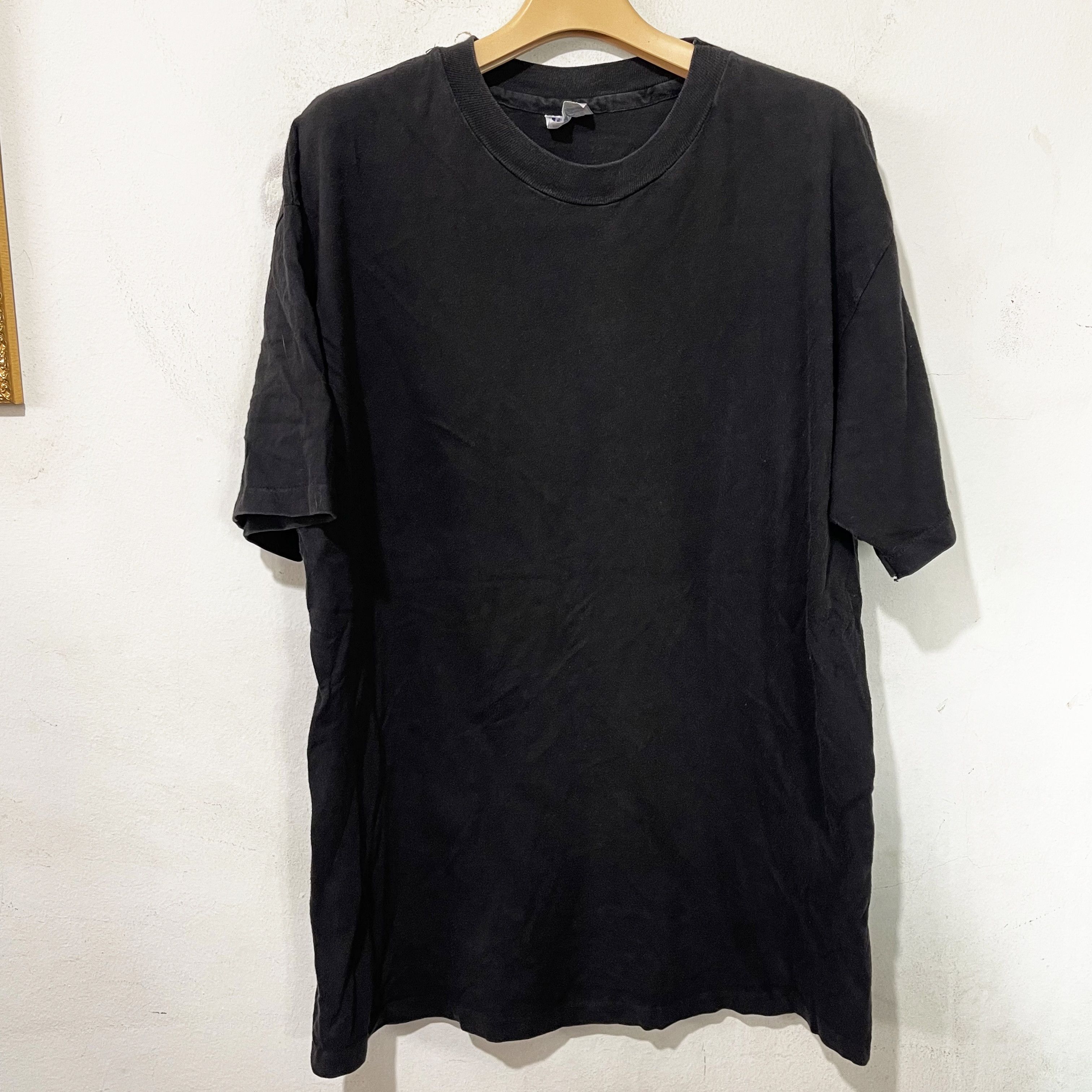 Vintage 90s Hanes Plain Black Blank T-Shirt