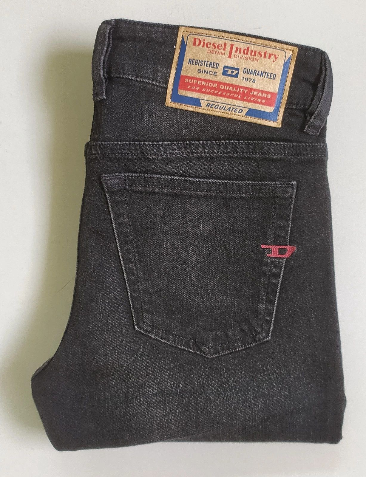 Diesel Diesel 1979 SLEENKER L.30 MENS JEANS T/9932 Size US 28 / EU 44 - 1 Thumbnail