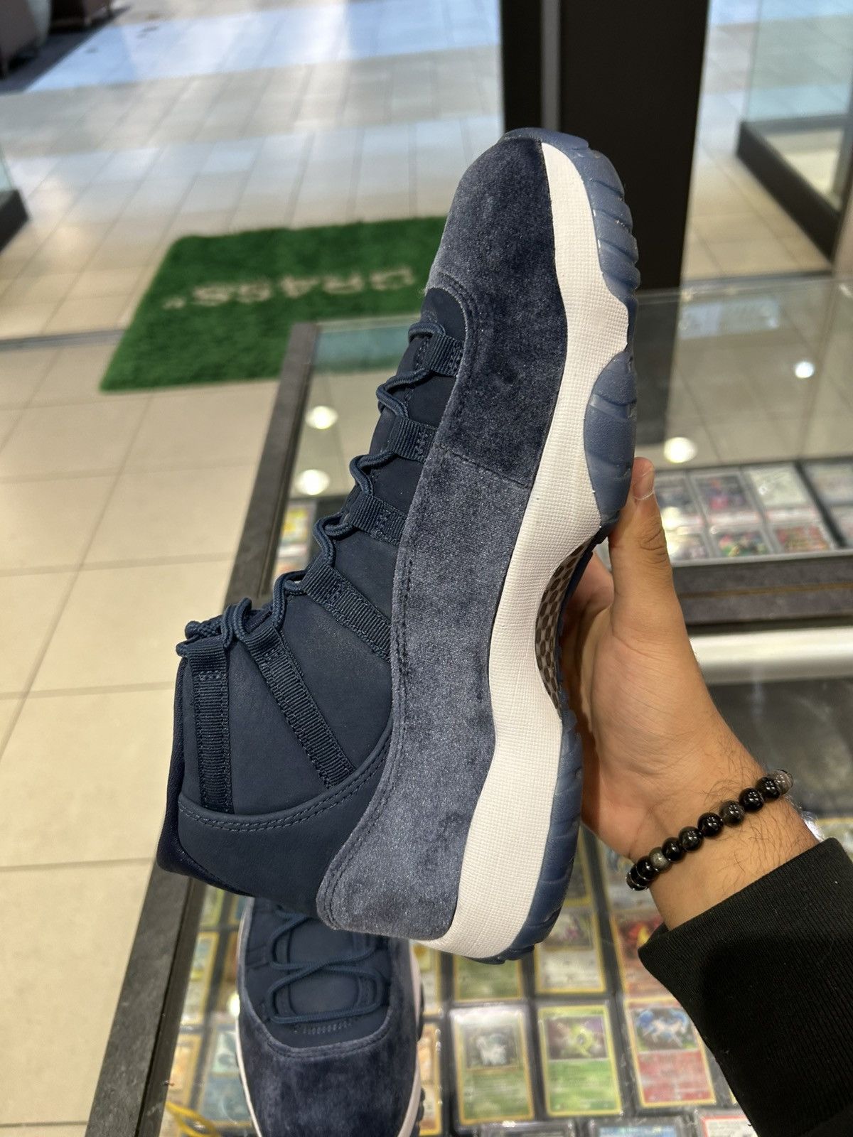 Jordan Brand Jordan 11 midnight navy velvet Size US 10.5 / EU 43-44 - 4 Thumbnail