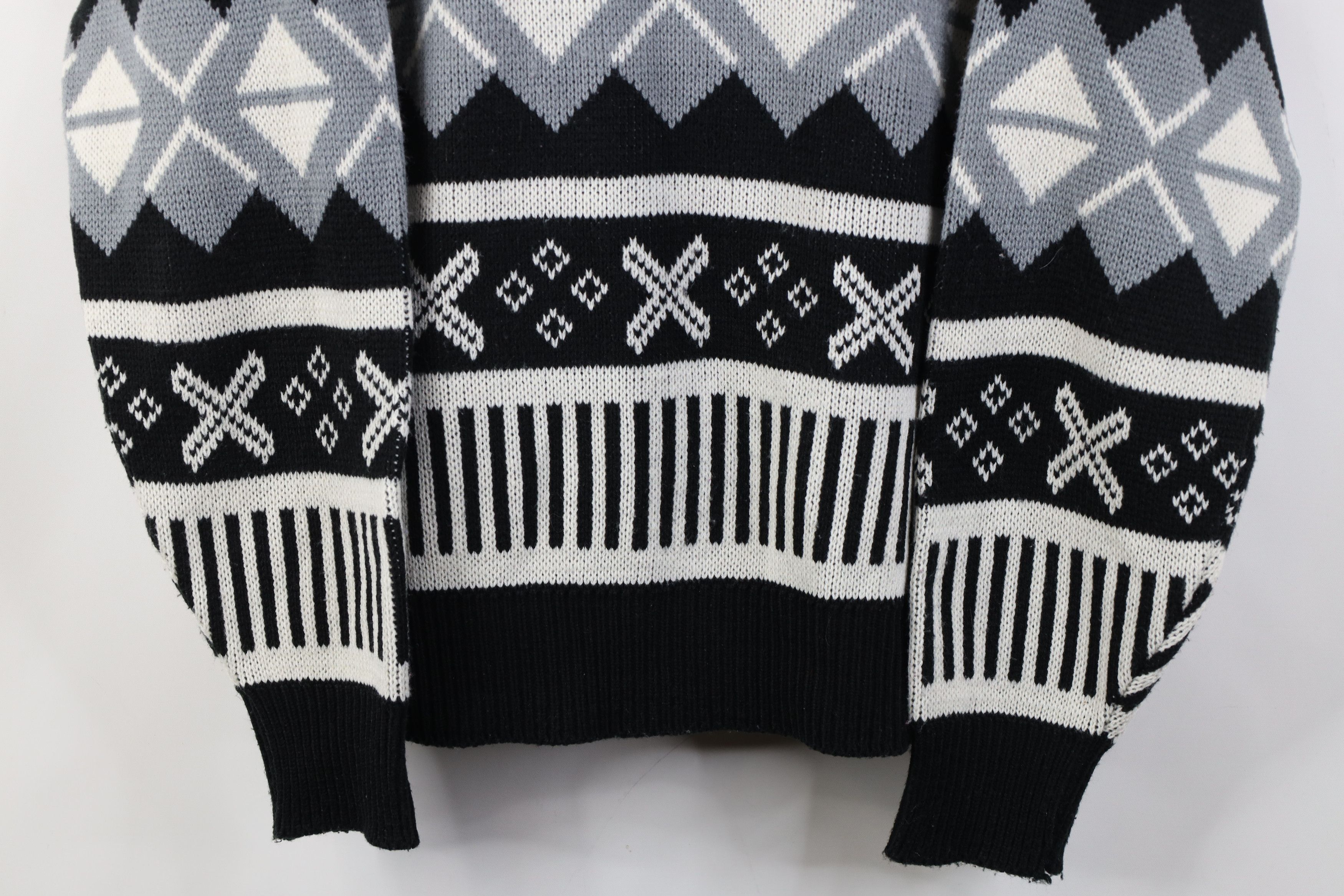 Vintage Vintage 90s Coogi Style Geometric Knit Crewneck Sweater Size US L / EU 52-54 / 3 - 3 Thumbnail