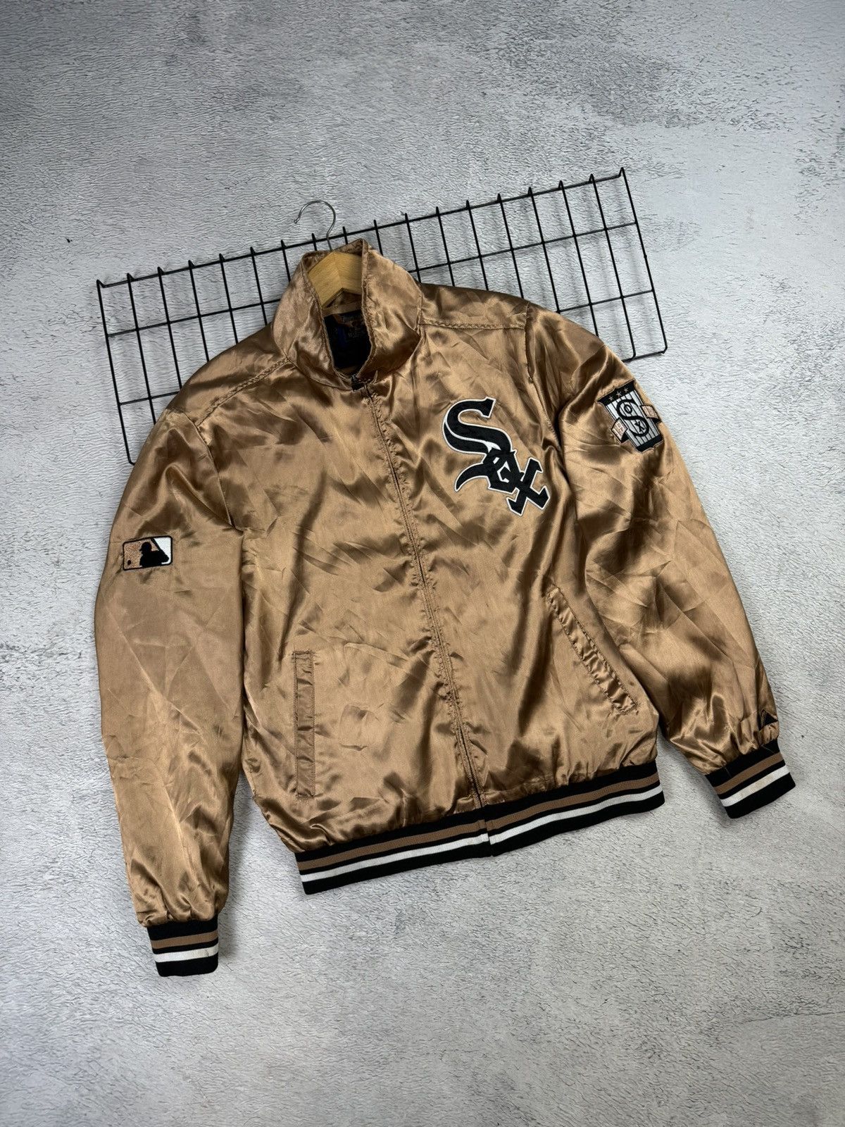 Majestic × Vintage Vintage Chicago Sox Majestic Gold Bomber Sport Jacket Size US L / EU 52-54 / 3 - 1 Thumbnail