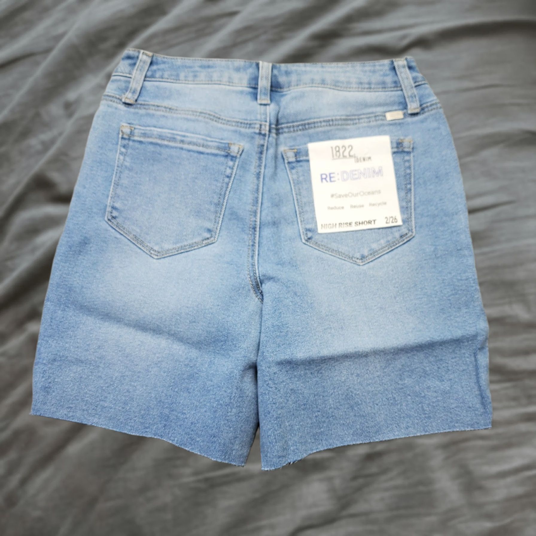 Vintage 1822 Denim Womens 2 Bermuda Shorts Blue 5 Pockets High Rise 2 Inseam 6.5" NWT Vintage: No Size 26" / US 2 / IT 38 - 1 Thumbnail