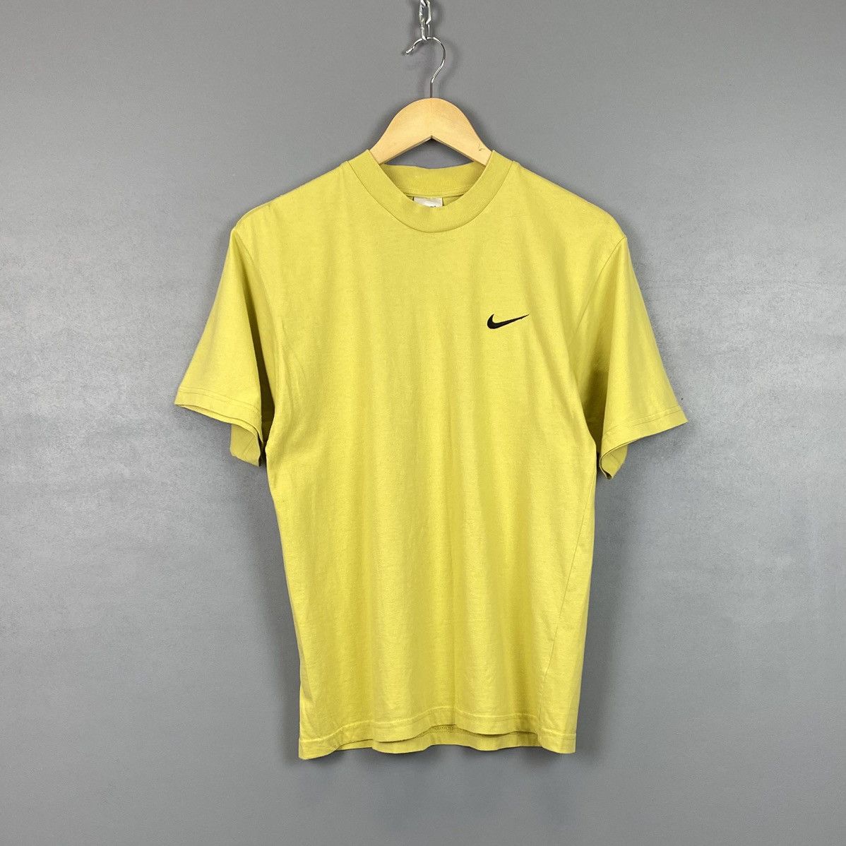 Vintage Vintage Nike T-Shirt Swoosh Logo Yellow Short Sleeve Men’s Size US S / EU 44-46 / 1 - 1 Thumbnail