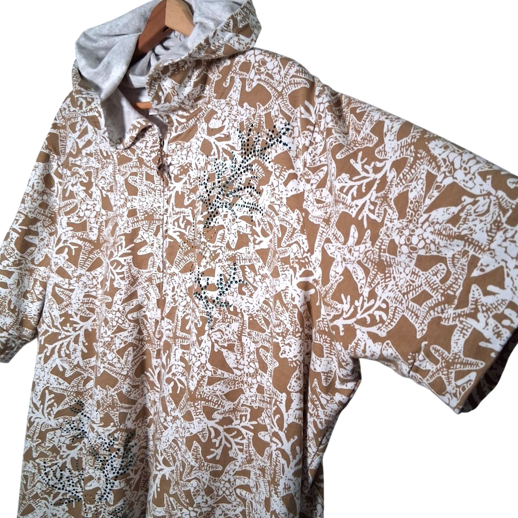 Quacker Factory Quacker Factory Shirt Women Plus Size 3X Hooded Full Zip Beige Starfish Beach Shirt Hoodie Beach, Tropic, Starfish, Vacation Womens 3X Size XXL / US 16-18 / IT 52-54 - 2 Thumbnail
