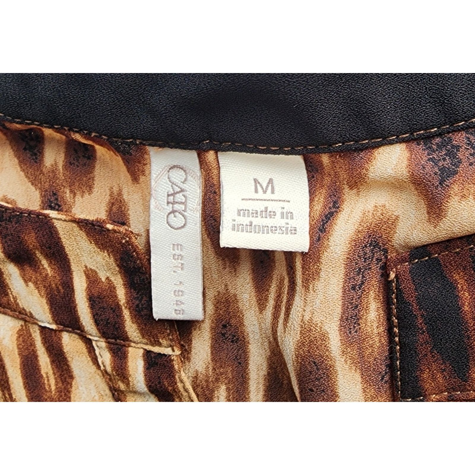 Other Cato Est. 1946 Leopard Print V-Neck Blouse Roll Tab Sleeves Size M / US 6-8 / IT 42-44 - 7 Thumbnail