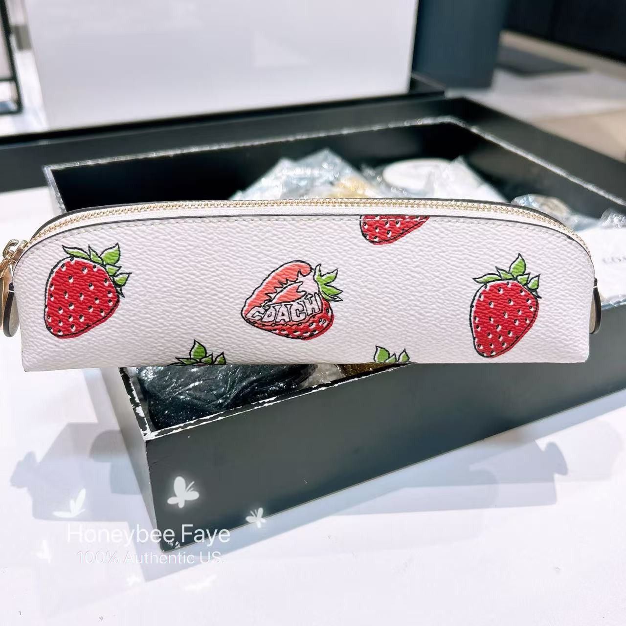 ポーチ COACH Pencil Case Strawberry CPA08 Coach NWT Coach Pencil Case With Strawberry Print CAP08