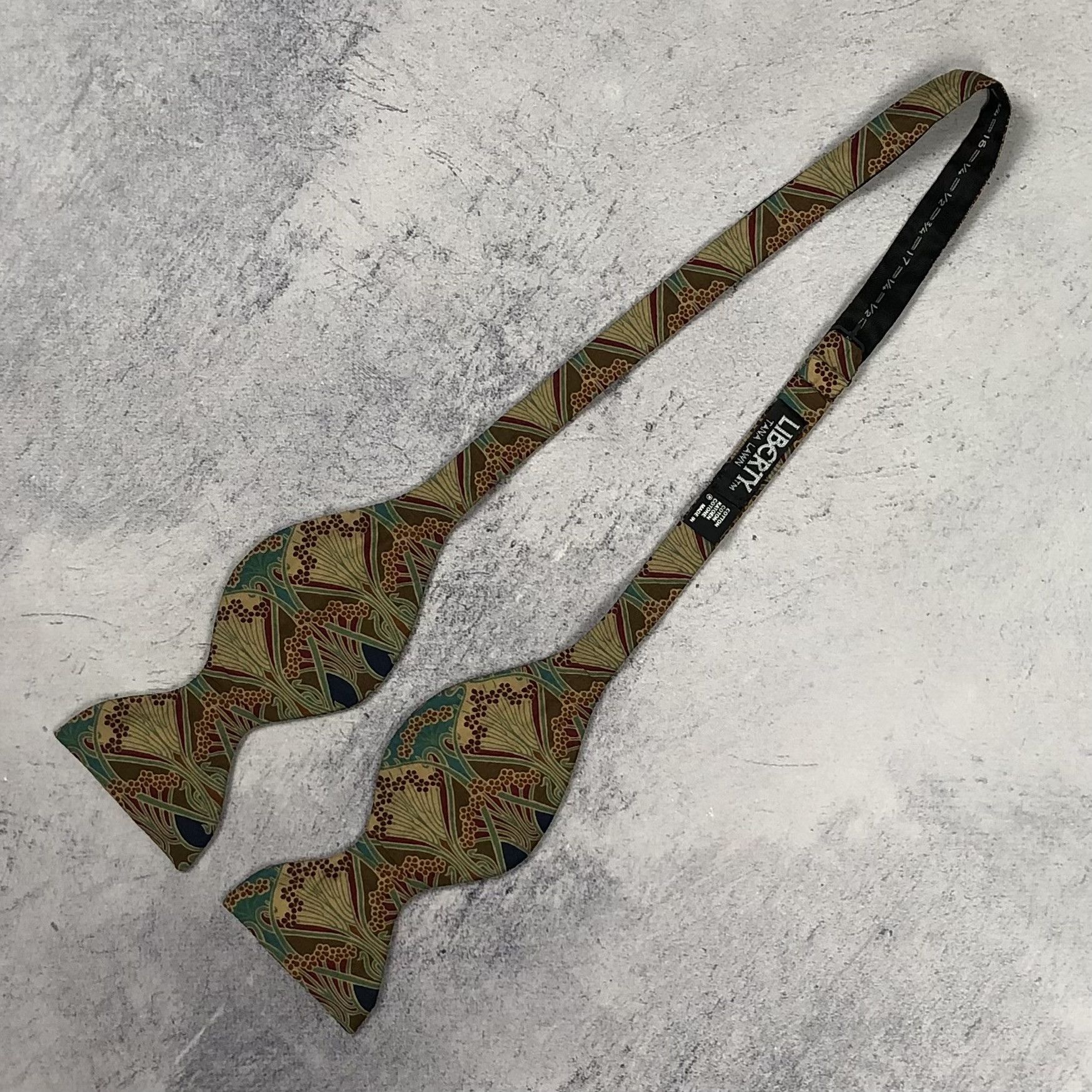 Liberty Vintage Liberty Tana Lawn Bow Tie Size ONE SIZE - 1 Thumbnail