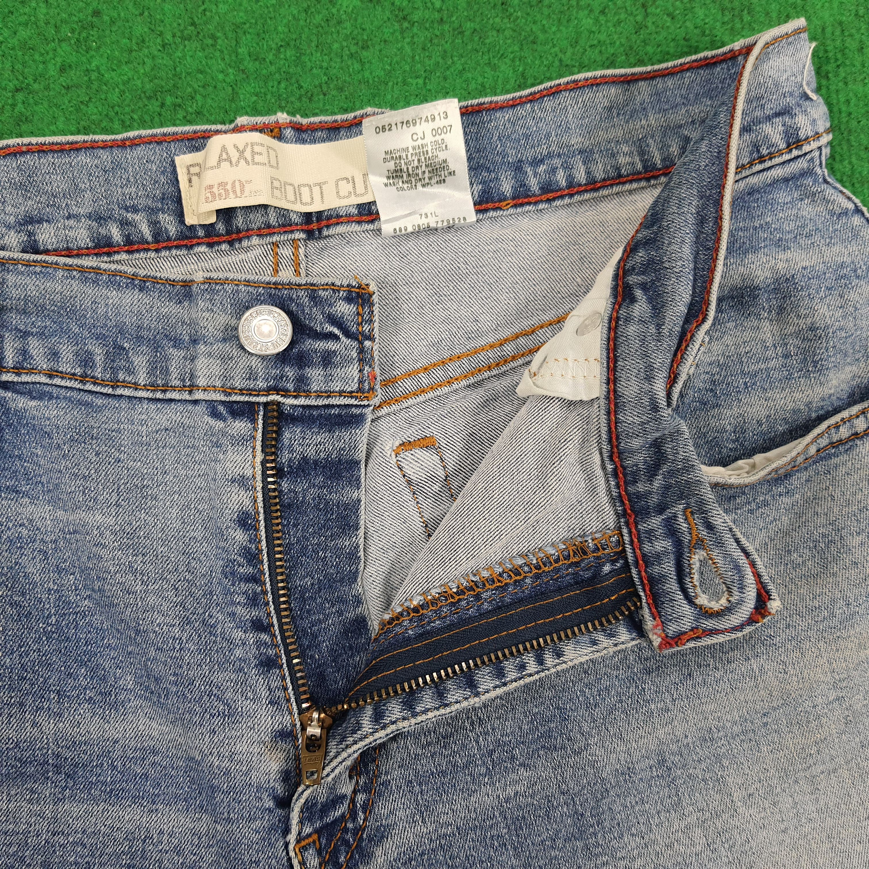 Levi's × Levi's Vintage Clothing × Vintage Vintage Levi's 550 Relaxed Boot Cut Distressed Jeans Size US 30 / EU 46 - 8 Thumbnail