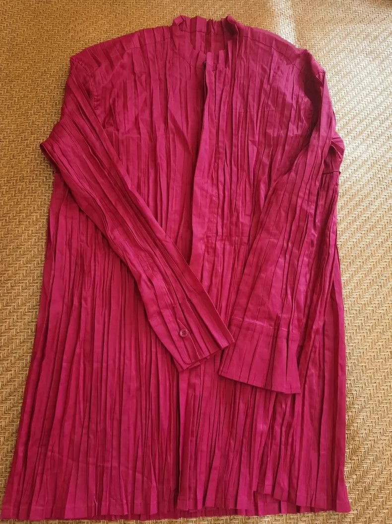 Issey Miyake Issey Miyake size:2 Red pleated coat Size XS / US 0-2 / IT 36-38 - 2 Thumbnail