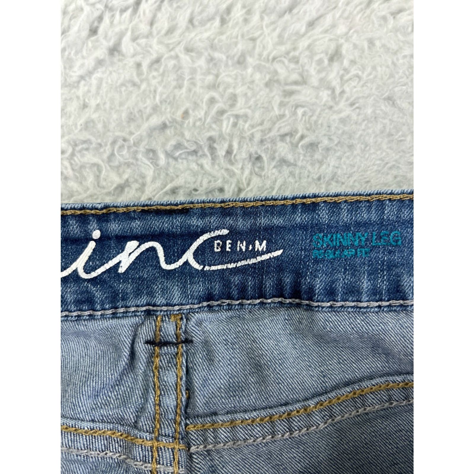 Vintage INC Jeans Women 8 Blue Denim Skinny Embroidered Distressed Cotton 27x28 Womens Size 30" / US 8 / IT 44 - 6 Thumbnail