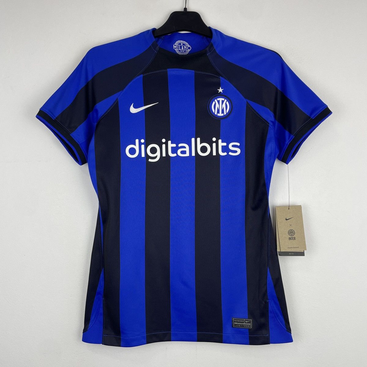 Nike Inter Milan Lautaro Martinez Home Jersey Women’s 2022/2023 Size S / US 4 / IT 40 - 2 Thumbnail
