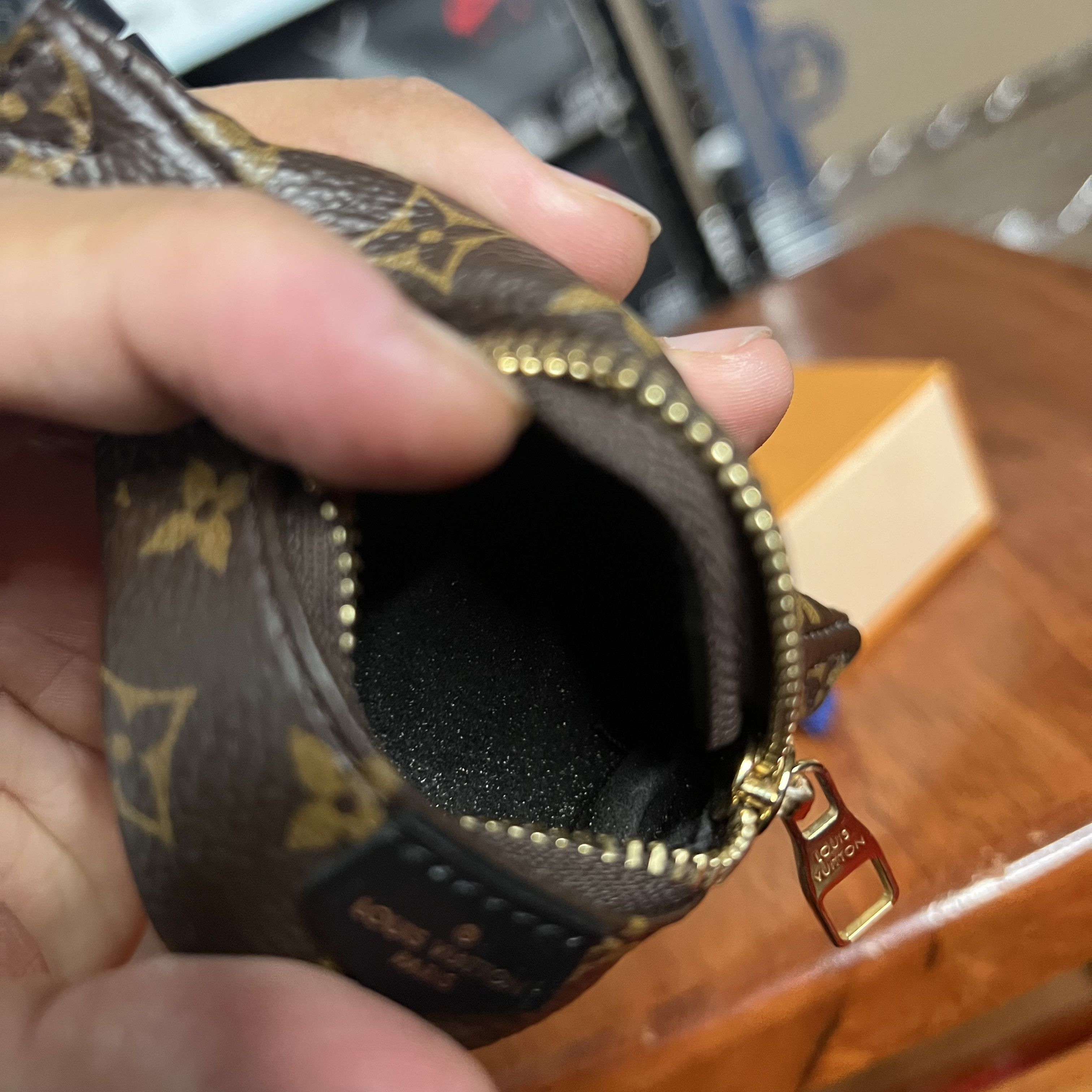 Louis Vuitton Louis Vuitton Party Bumbag Bracelet Size ONE SIZE - 6 Thumbnail